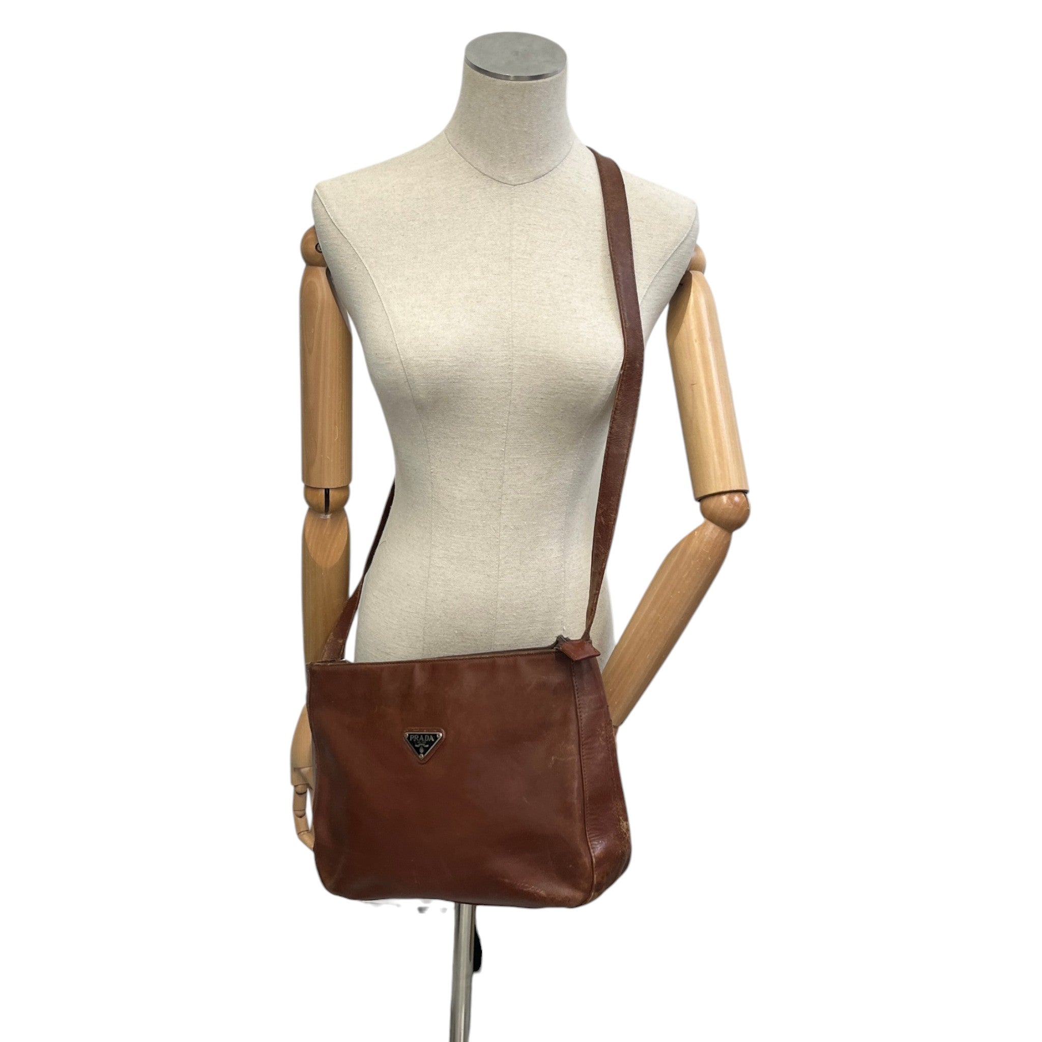 Women's Plaque Logo Messenger Bag Brown