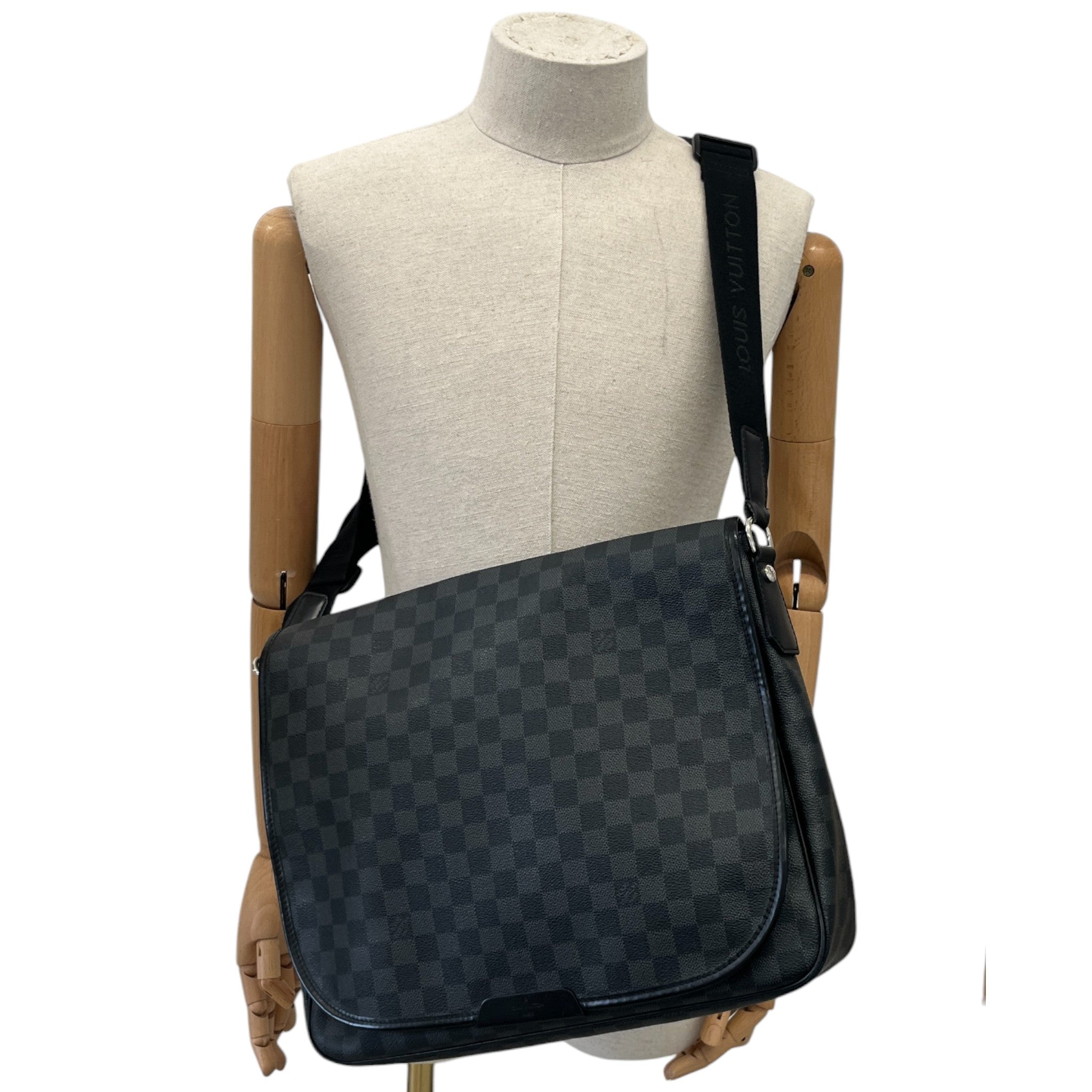 Men's Damier Graphite Daniel Mm Messenger Bag Black