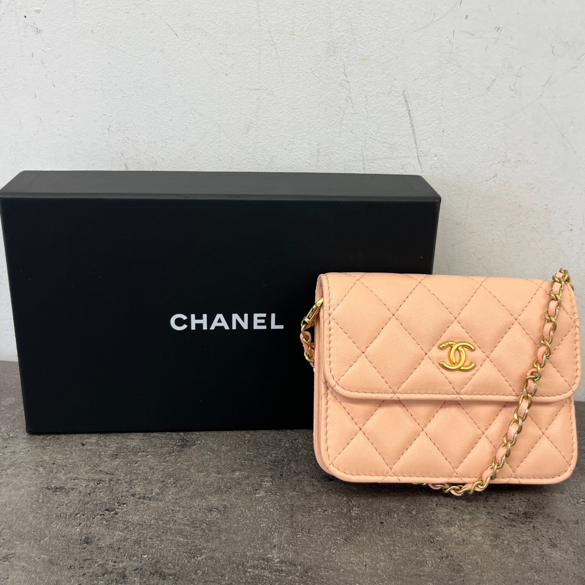 Women's Pearl Crush Lambskin Handbag Pink