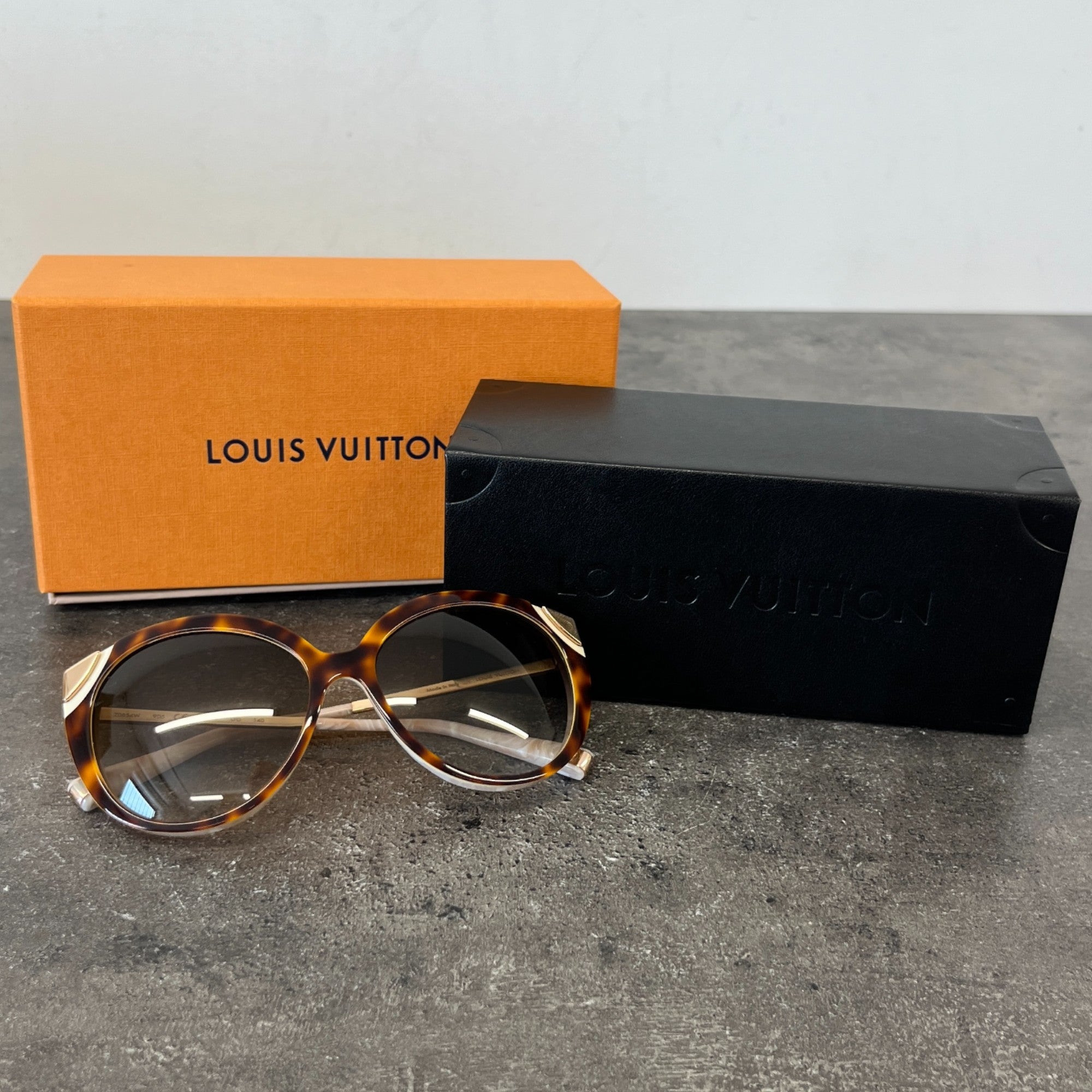 Women's Z0854W Cateye Sunglasses Brown