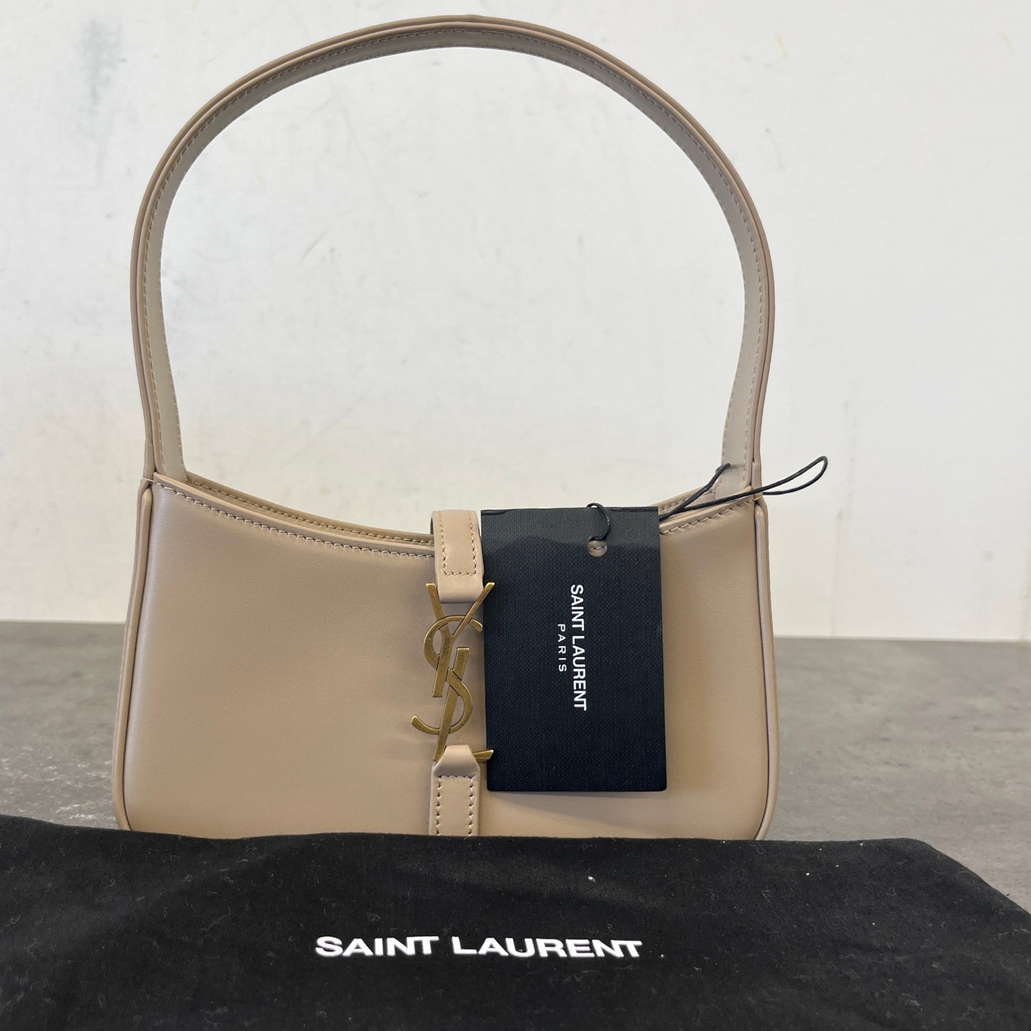 Women's Le 5 À 7 Hobo Handbag Beige