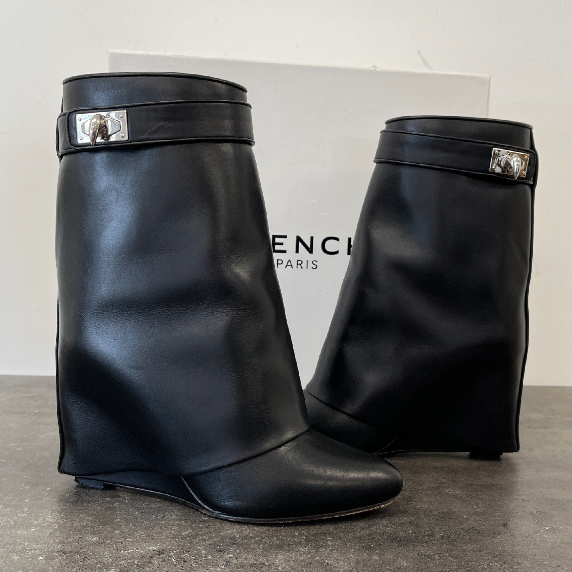 Women's Shark Lock Ankle Boots Black Size EU 38 / UK 5