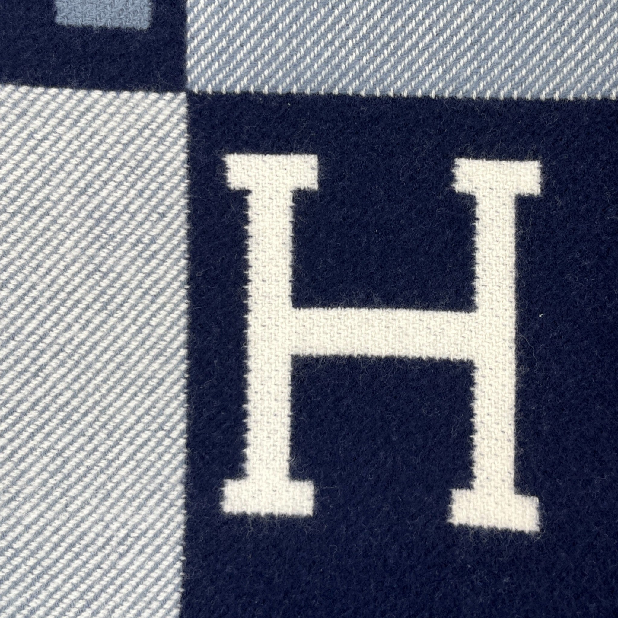 Avalon Iii Blanket Blue