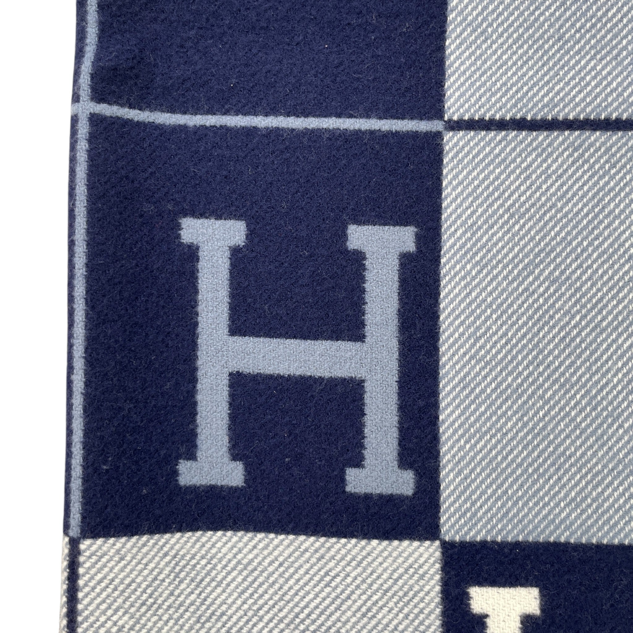 Avalon Iii Blanket Blue