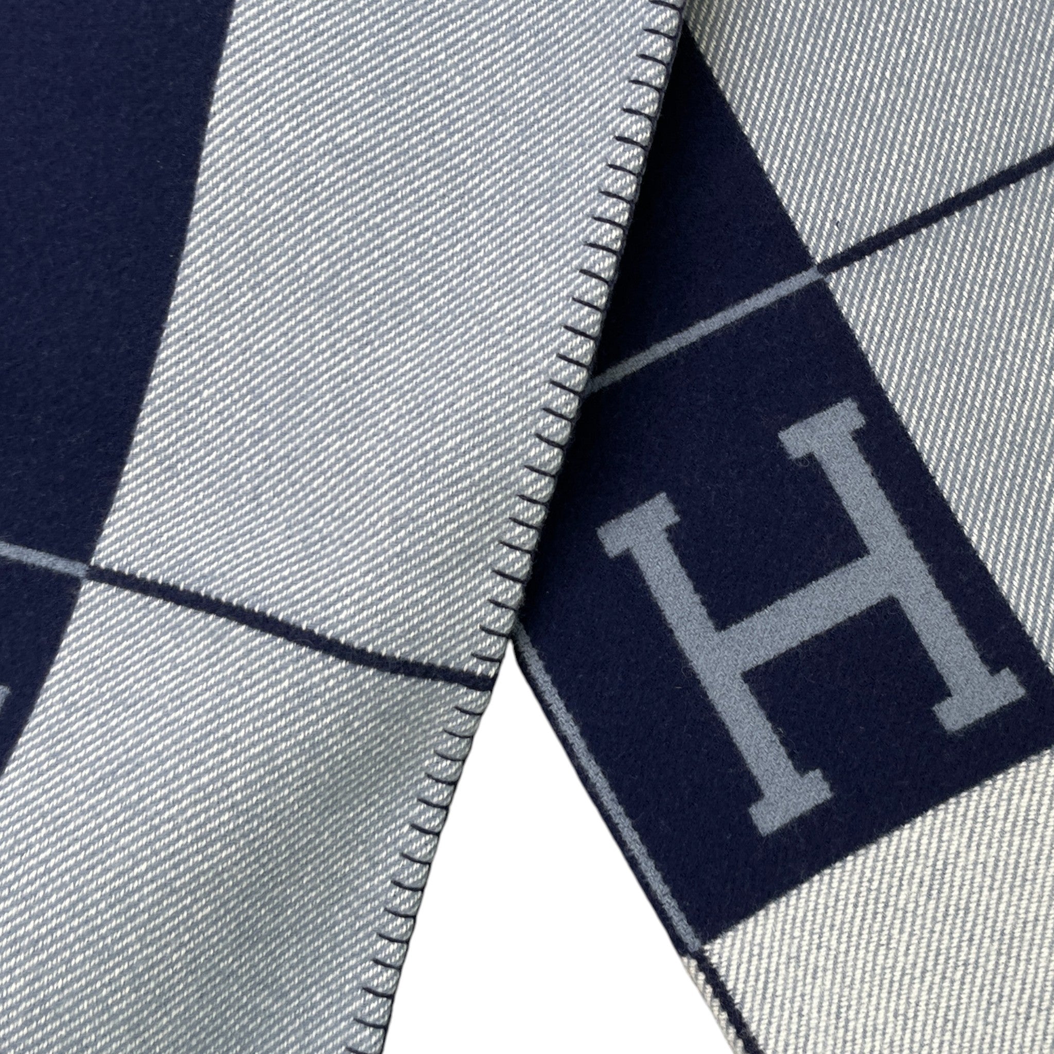 Avalon Iii Blanket Blue