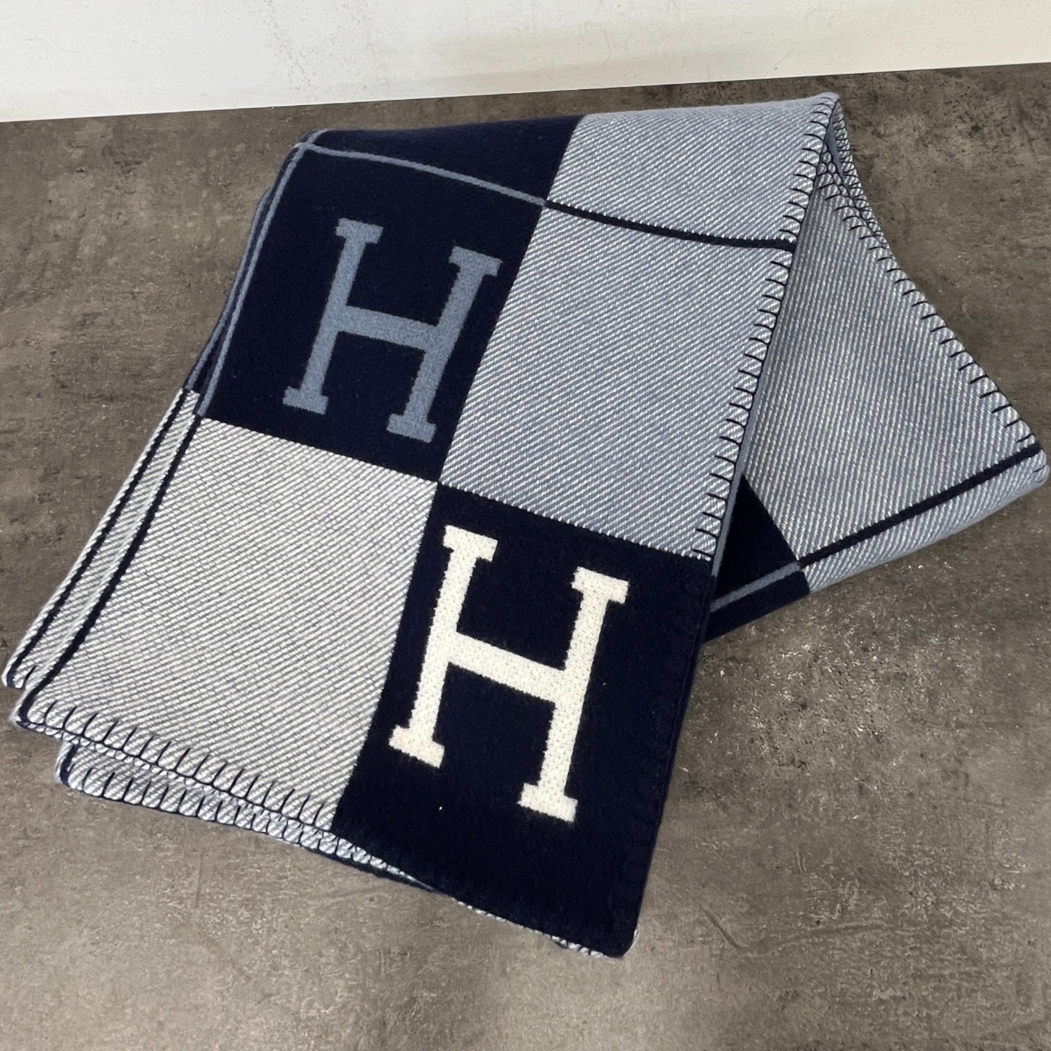 Avalon Iii Blanket Blue