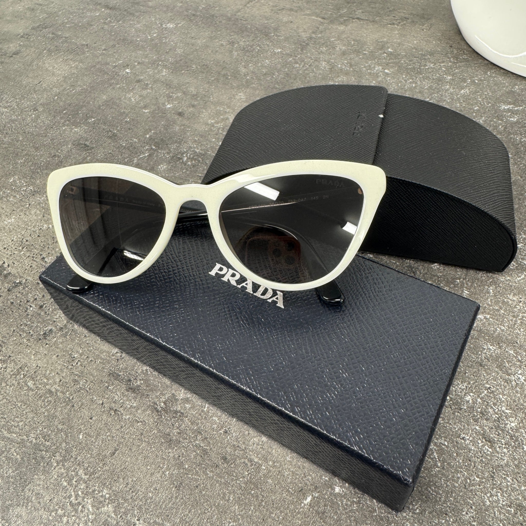 Women's Pr 01V Sunglasses White