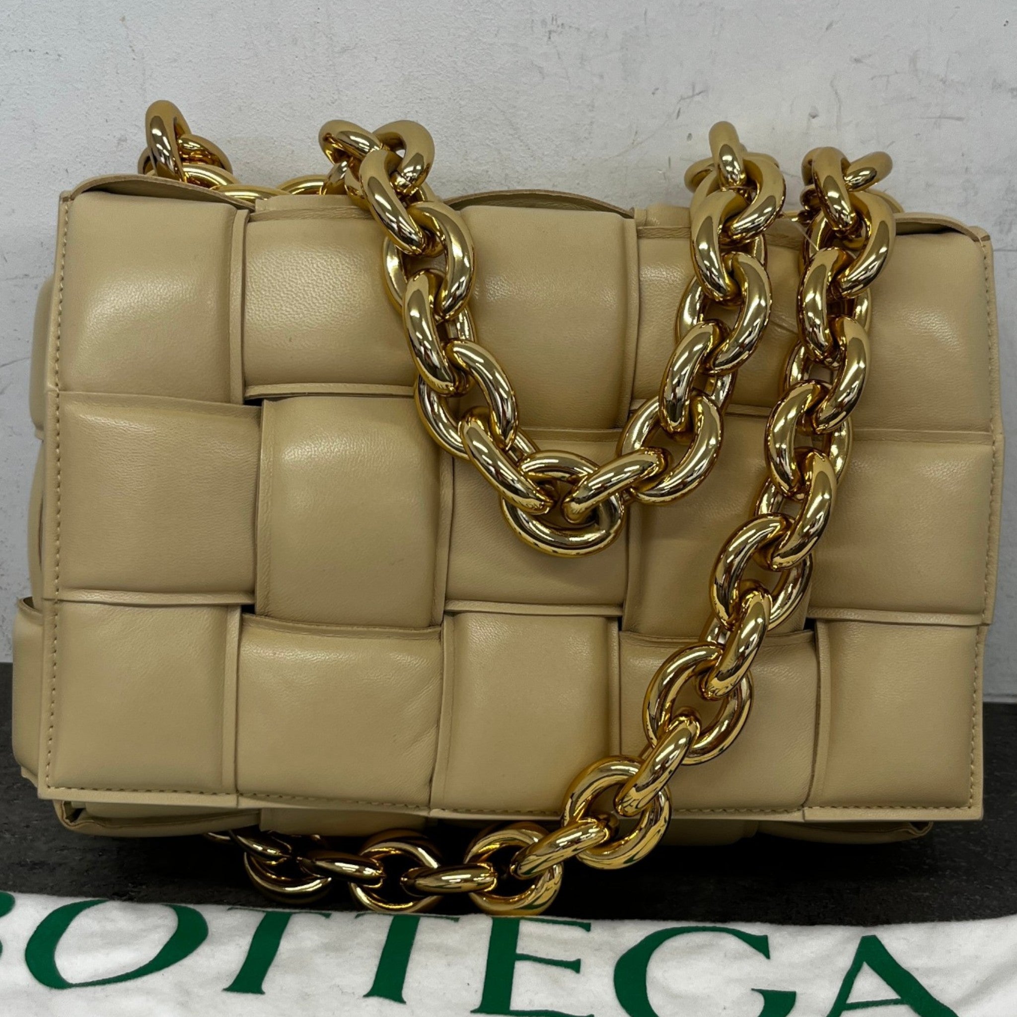 Women's Chain Cassette Bag Beige