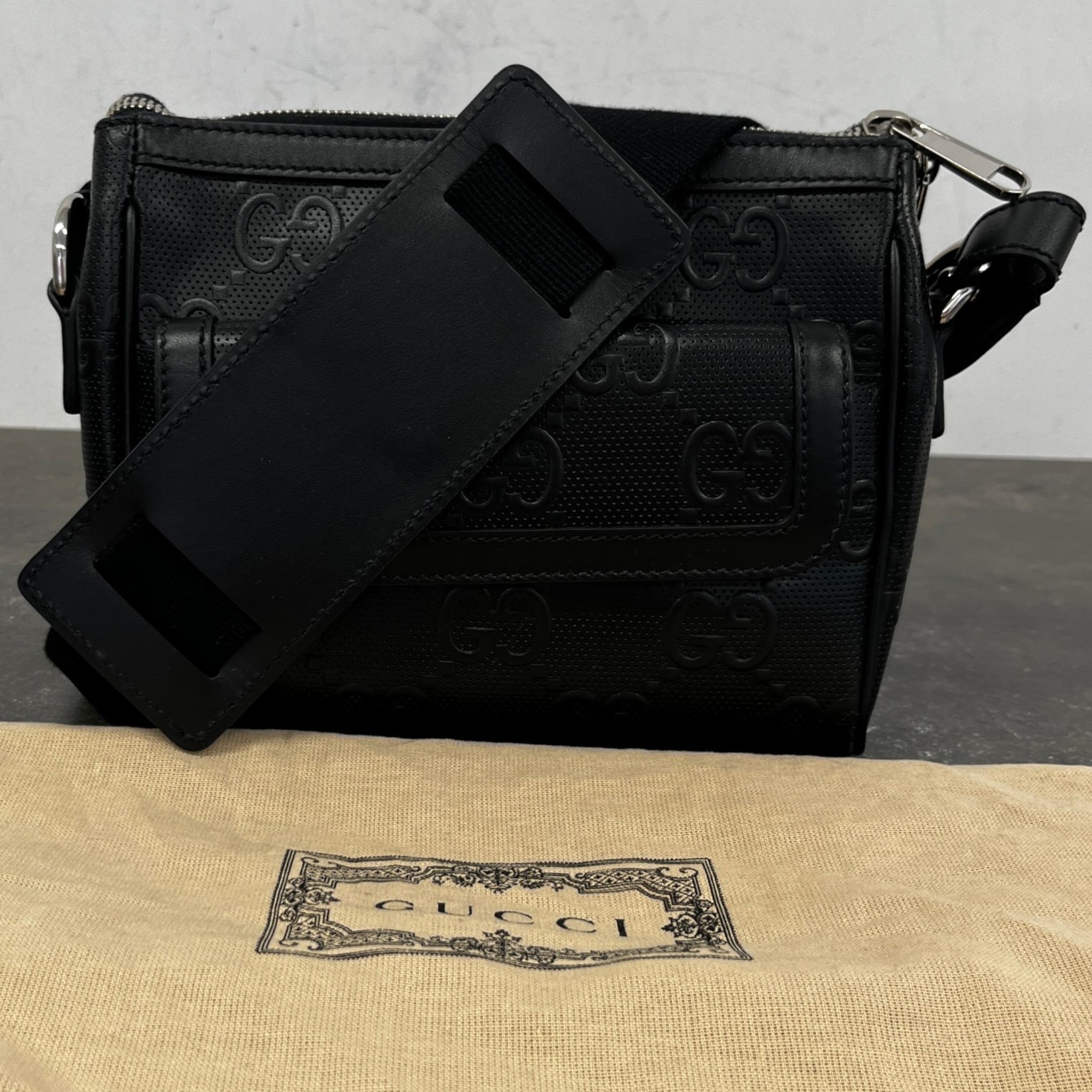 Men's Embroidered Logo Messenger Bag Black