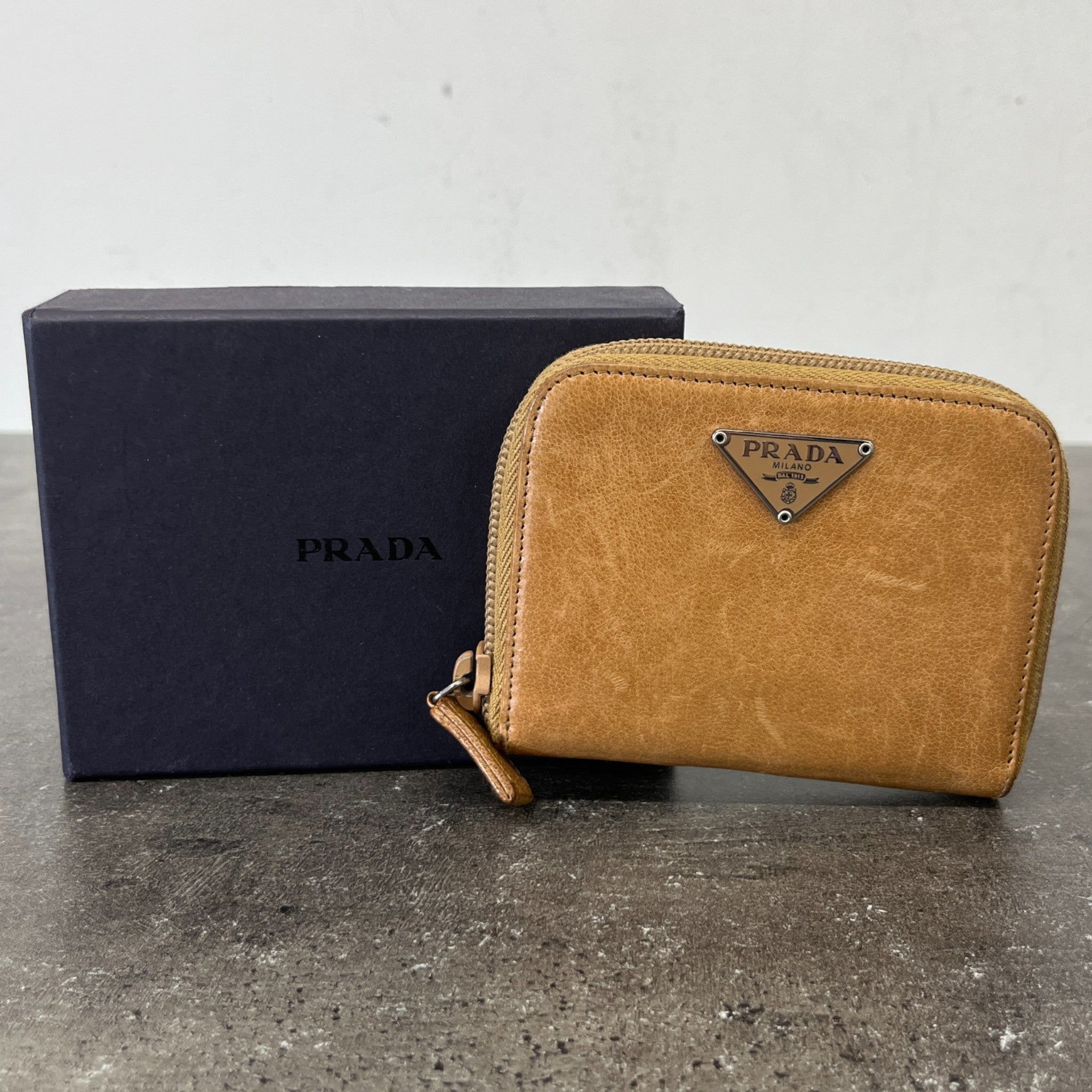 Women's Plaque Logo Zip-Around Purse Tan