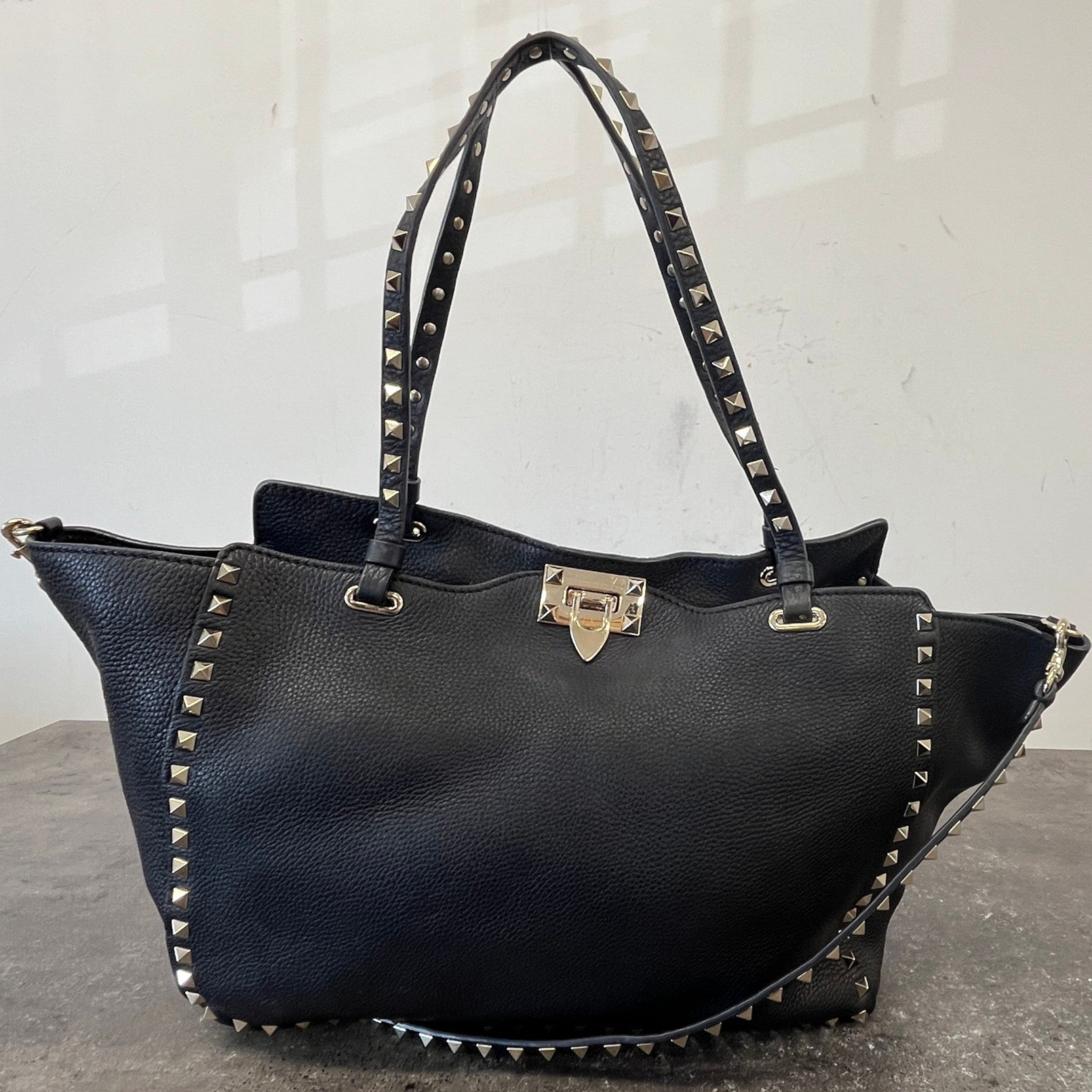 Women's Rockstud Medium Tote Bag Black