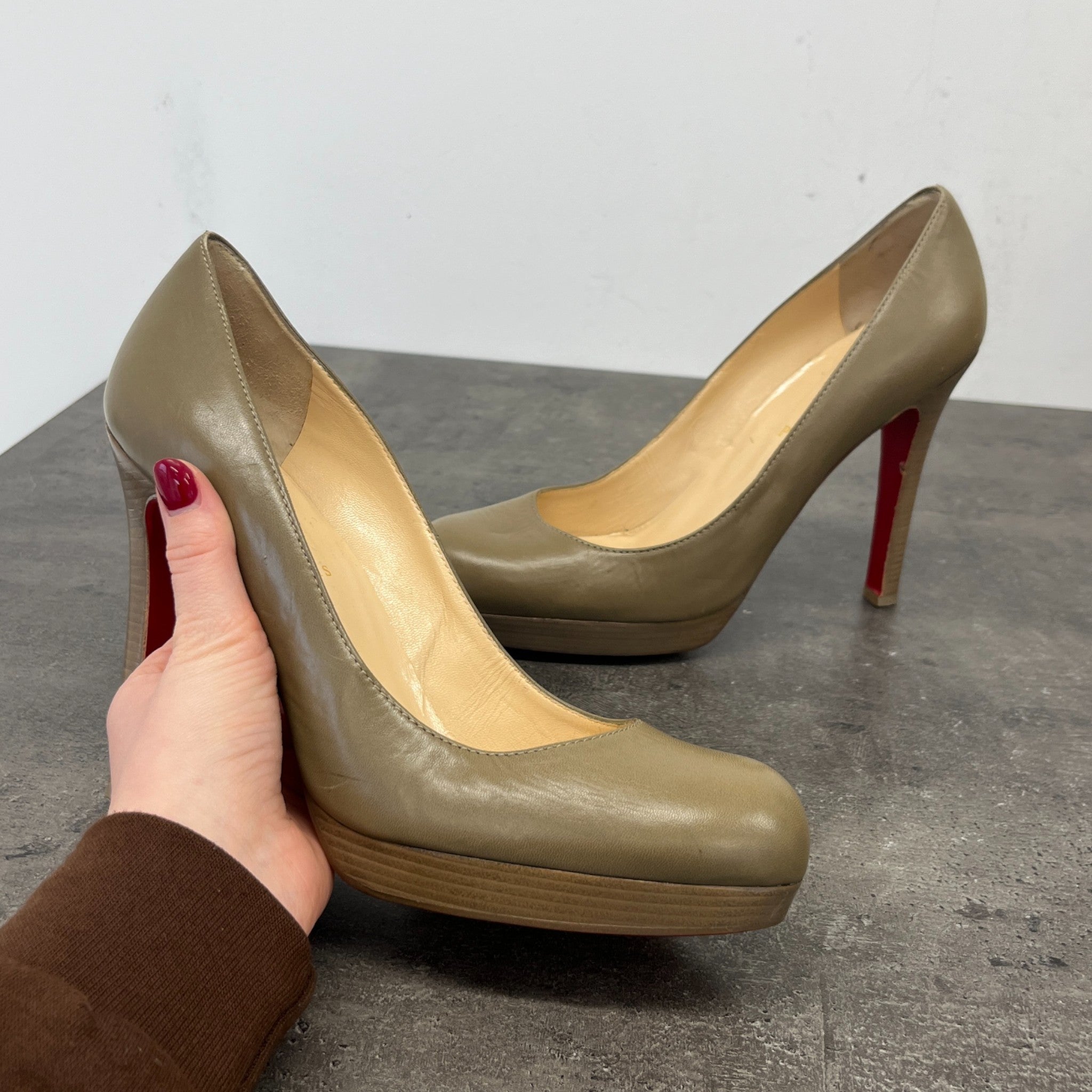 Women's Simple Pumps Heels Khaki Size EU 40.5 / 7.5