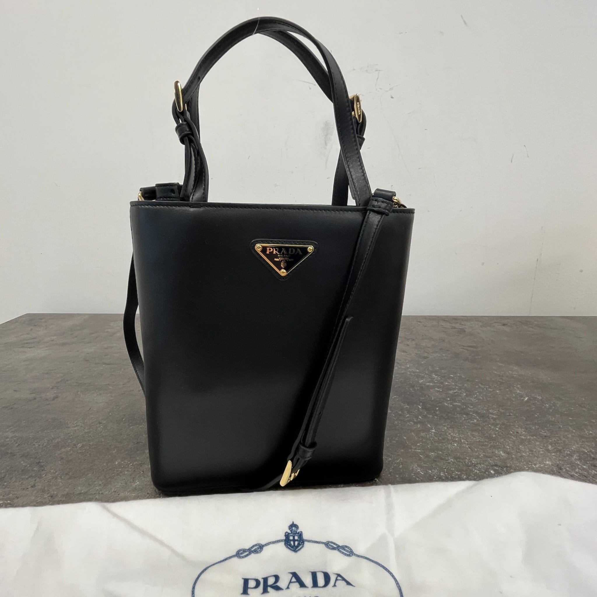 Women's Triangle Logo Applique Tote Handbag Black