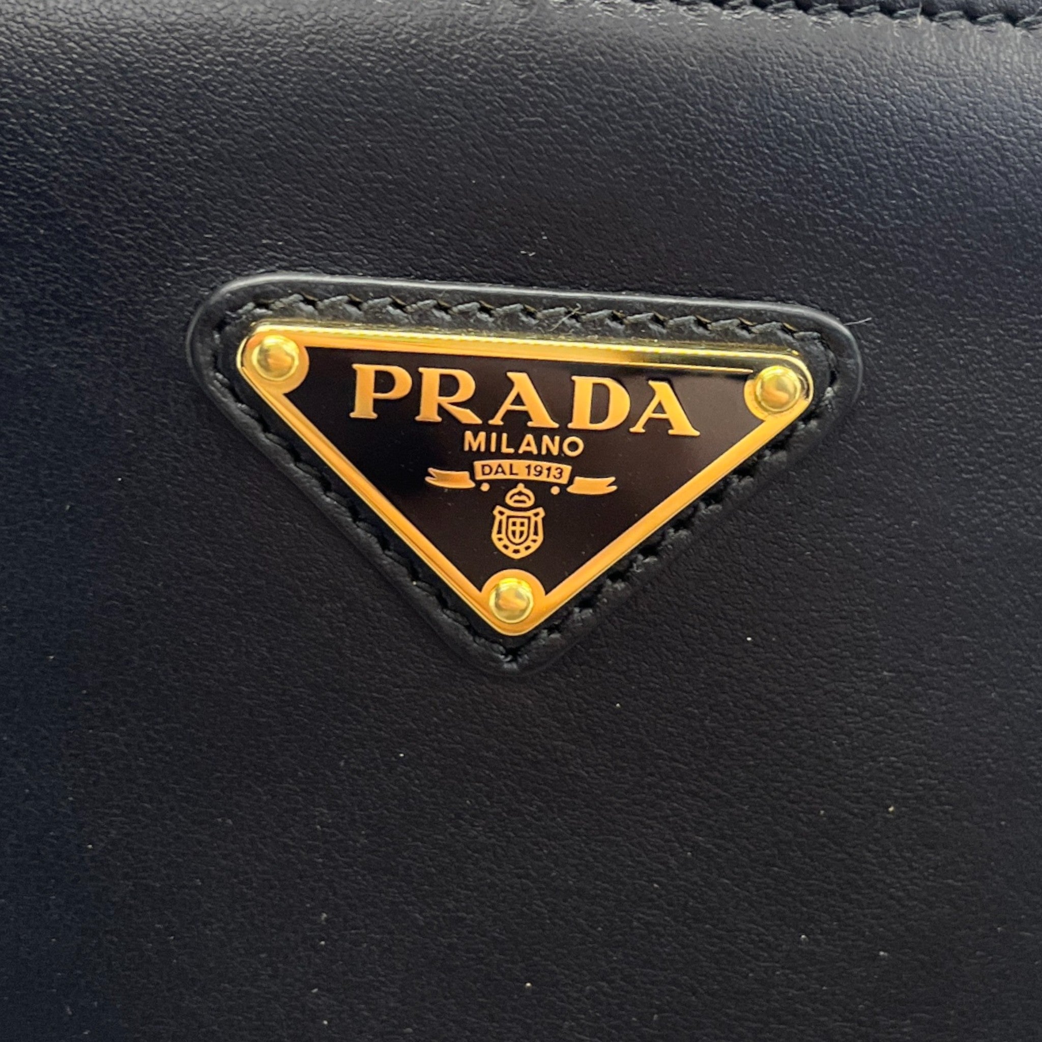 Women's Triangle Logo-Applique Tote Handbag Black