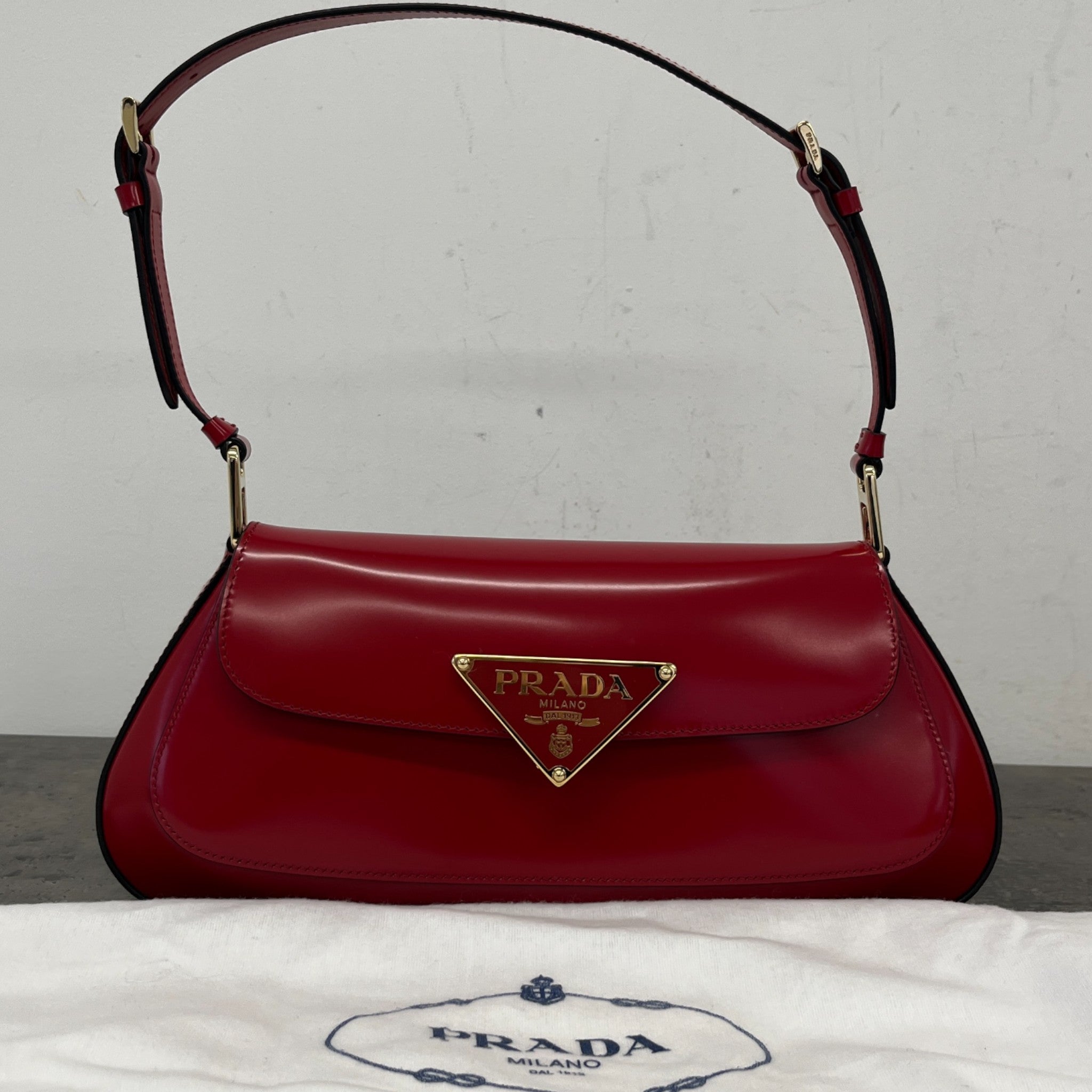 Women's Plaque Logo Handbag Red