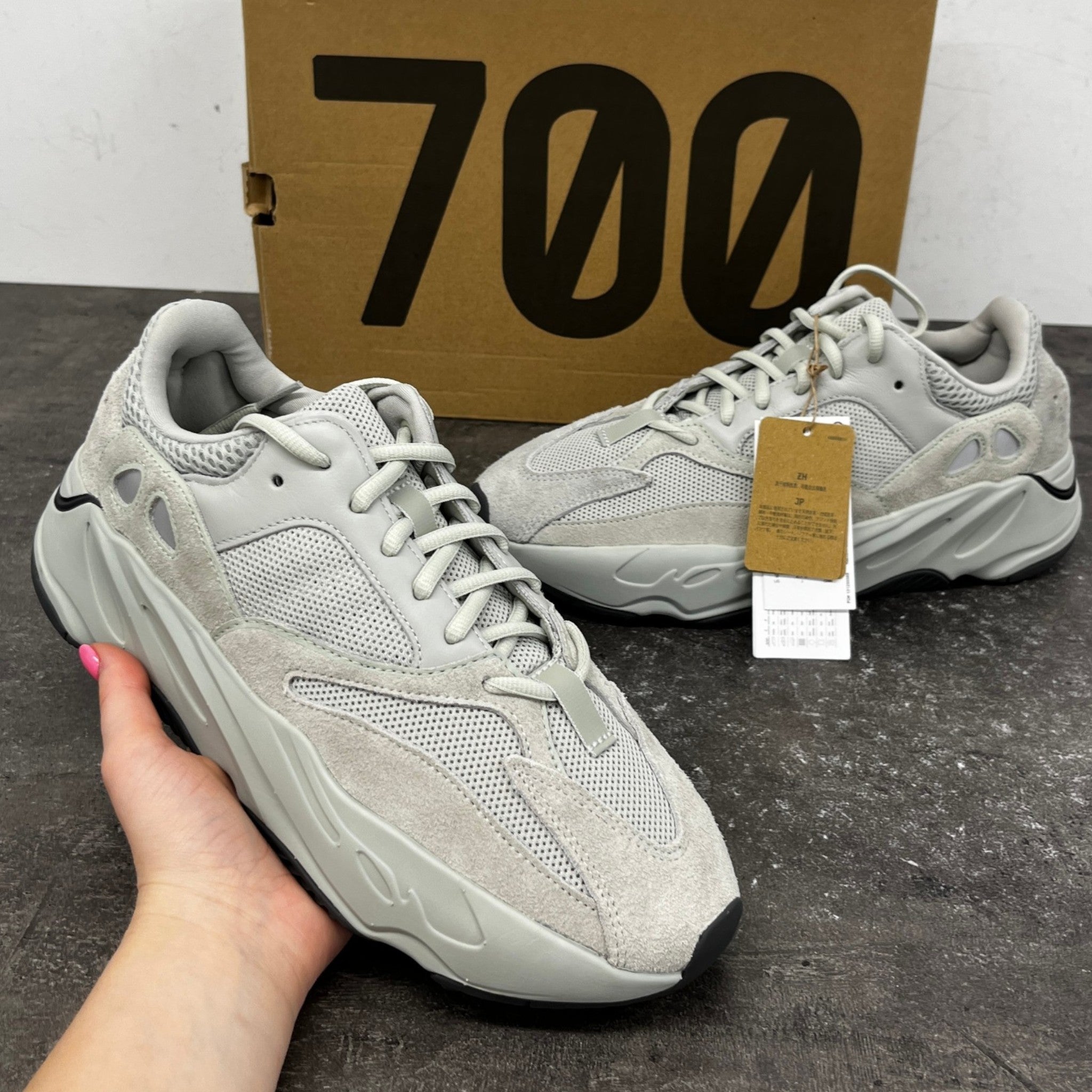 Men's Boost 700 Low Trainers Green Size EU 42.5 / UK 8.5