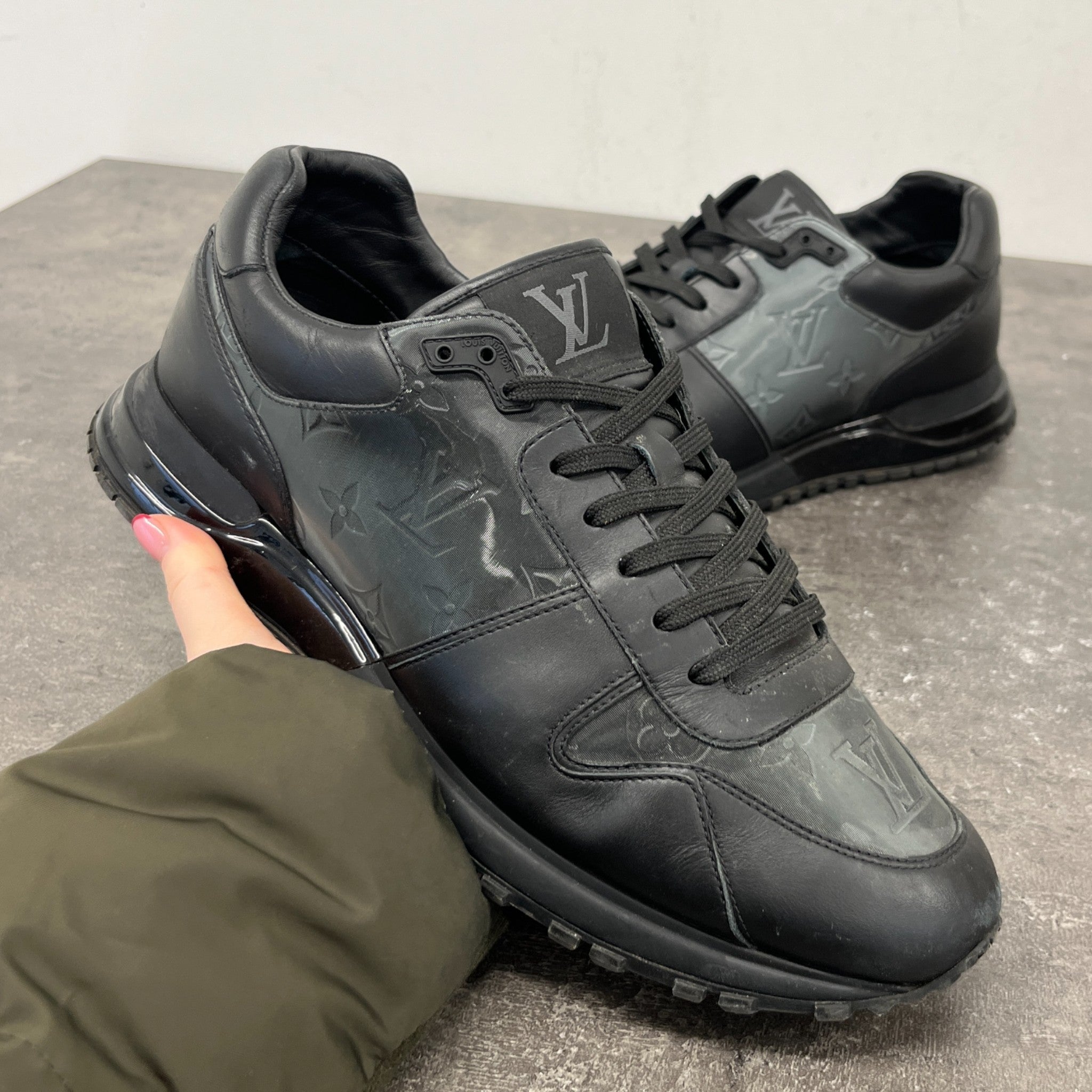 Men's Run Away Low Trainers Black Size EU 42 / UK 8