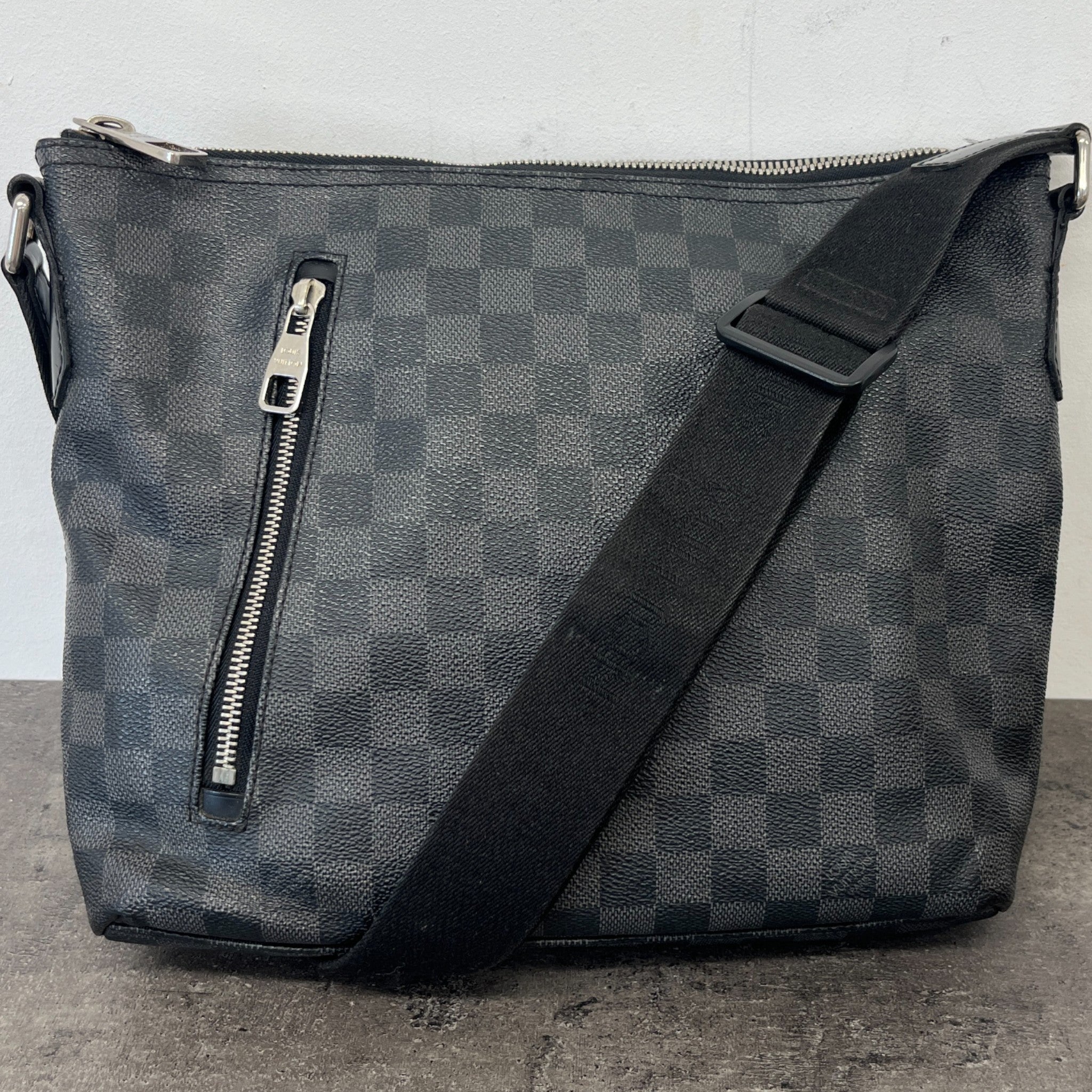 Men's Damier Graphite Mick Pm Messenger Bag Black