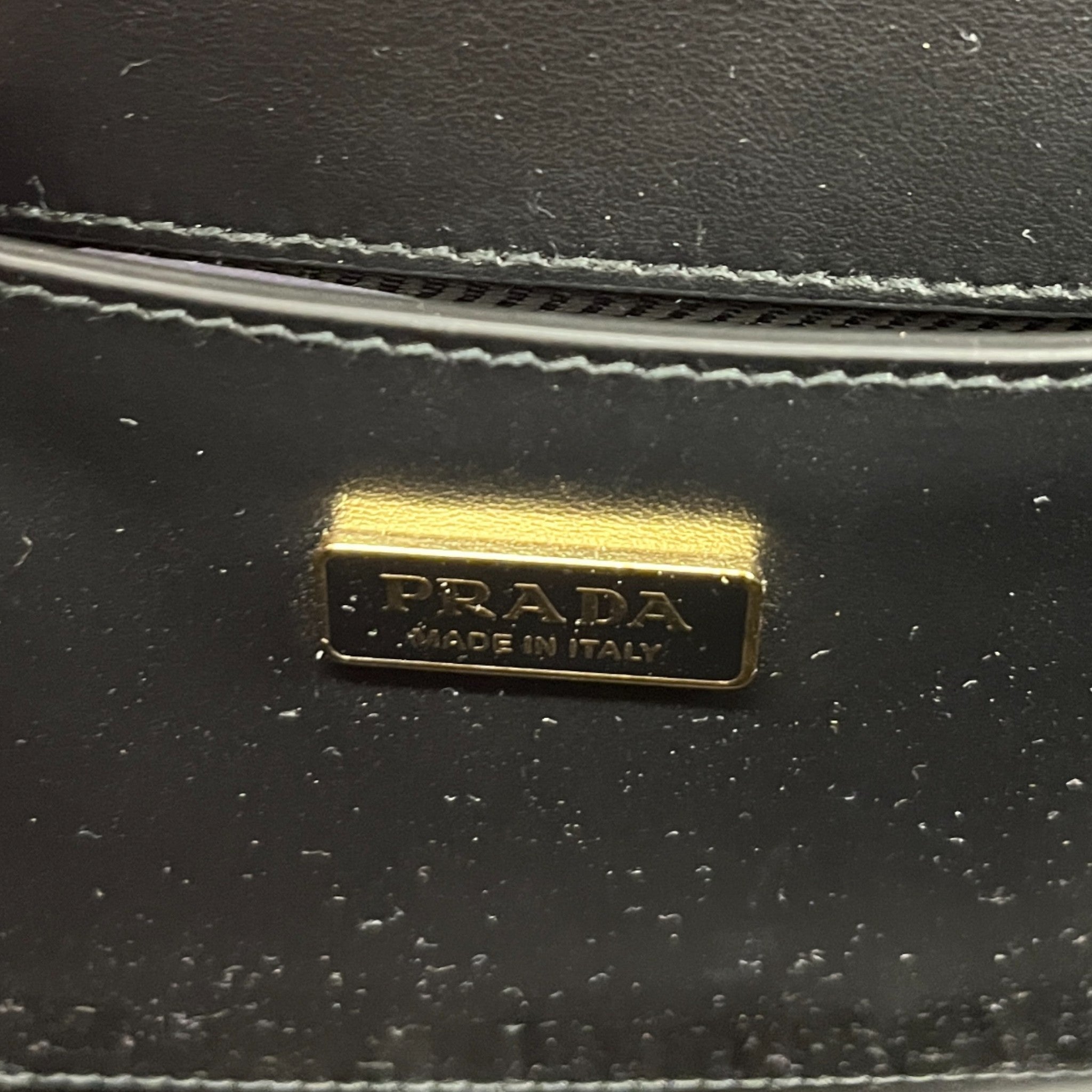 Women's Embleme Plaque Handbag Black