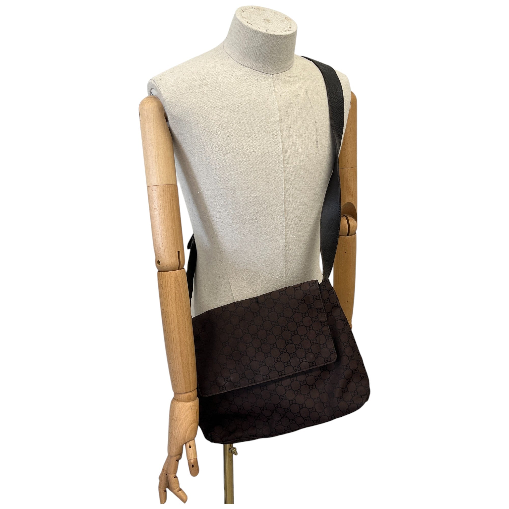 Men's Gg Supreme Messenger Bag Brown