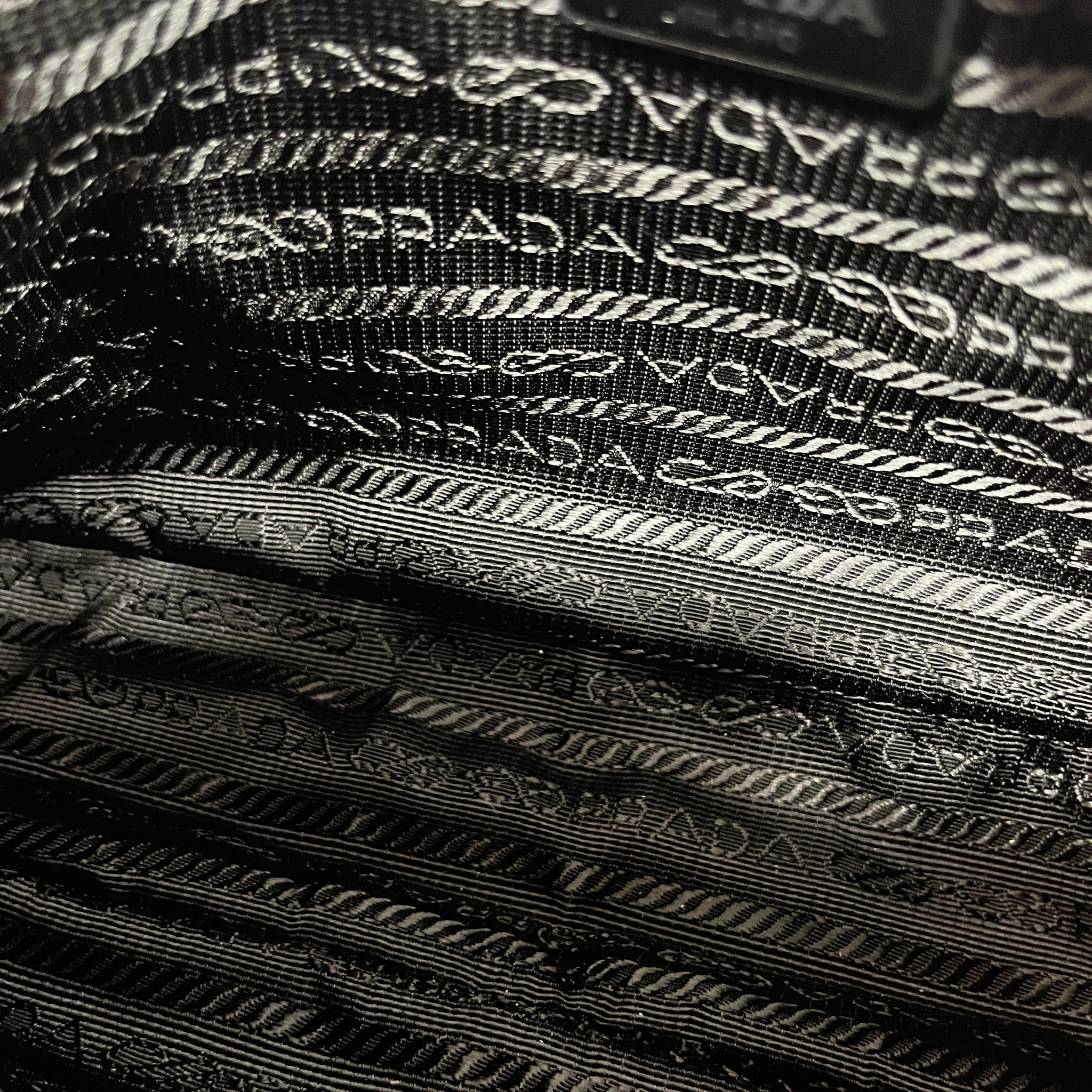 Women's Re-Nylon Re-Edition 2005 Handbag Black