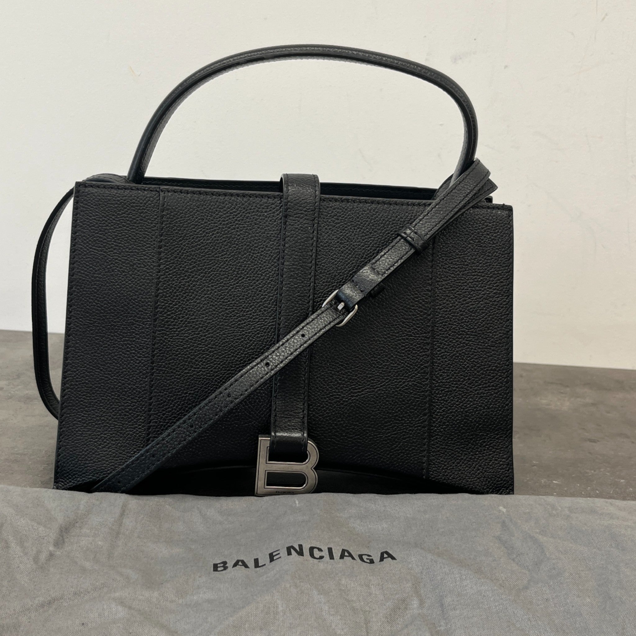 Women's Small Hourglass East-West Tote Bag Black