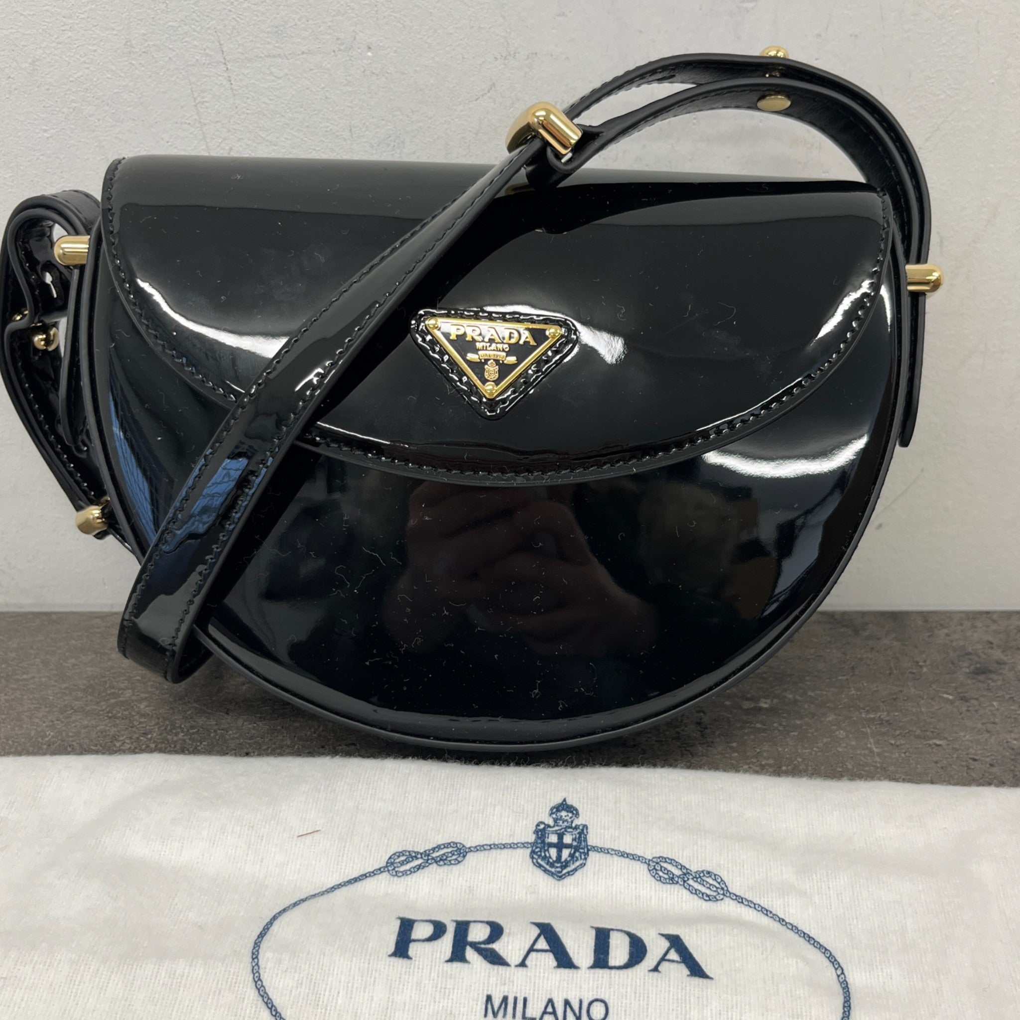 Women's Triangle Logo Shoulder Bag Black