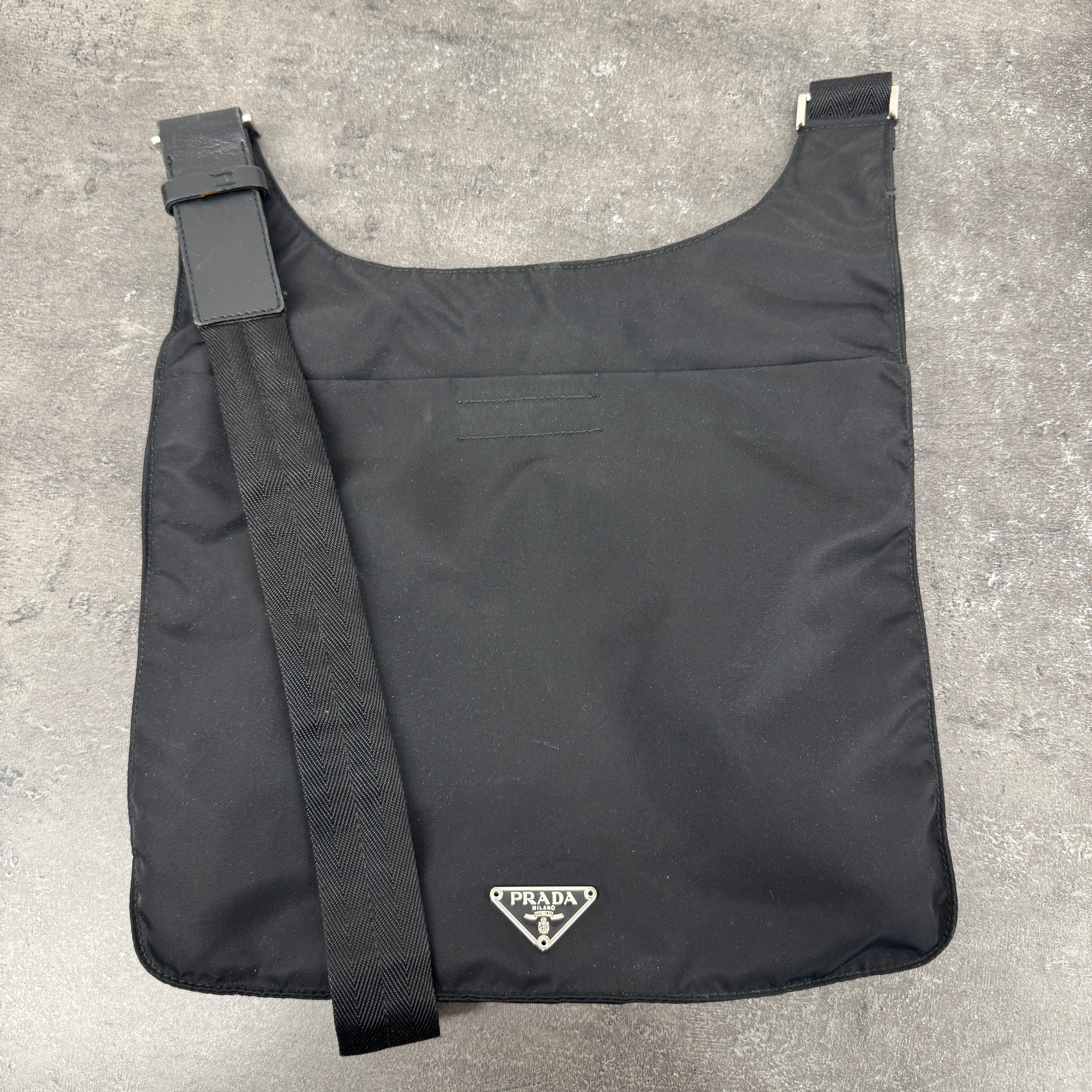 Women's Re-Nylon Plaque Logo Bag Black
