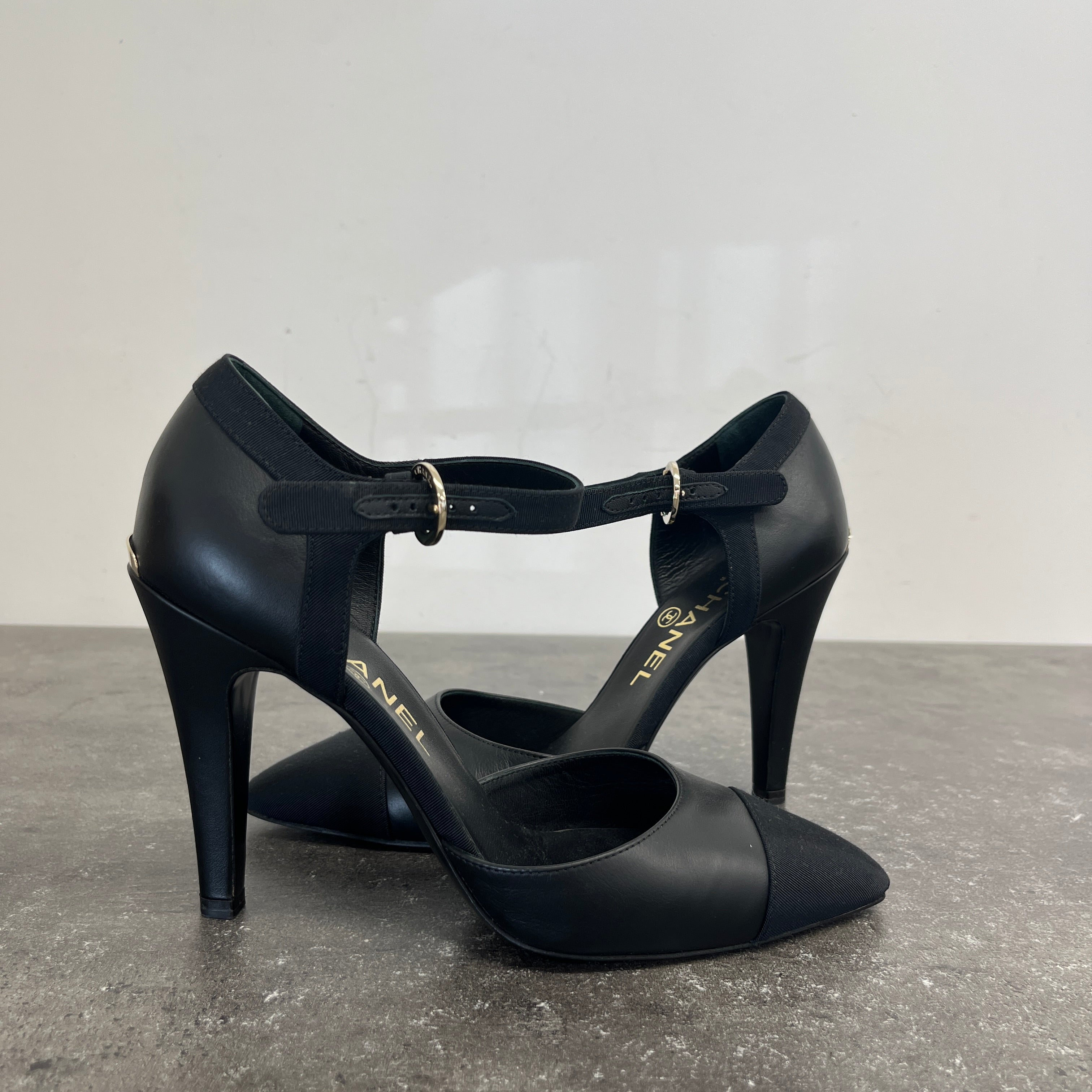 Women's Plaque Logo Heels Black Size EU 36.5 / UK 3.5