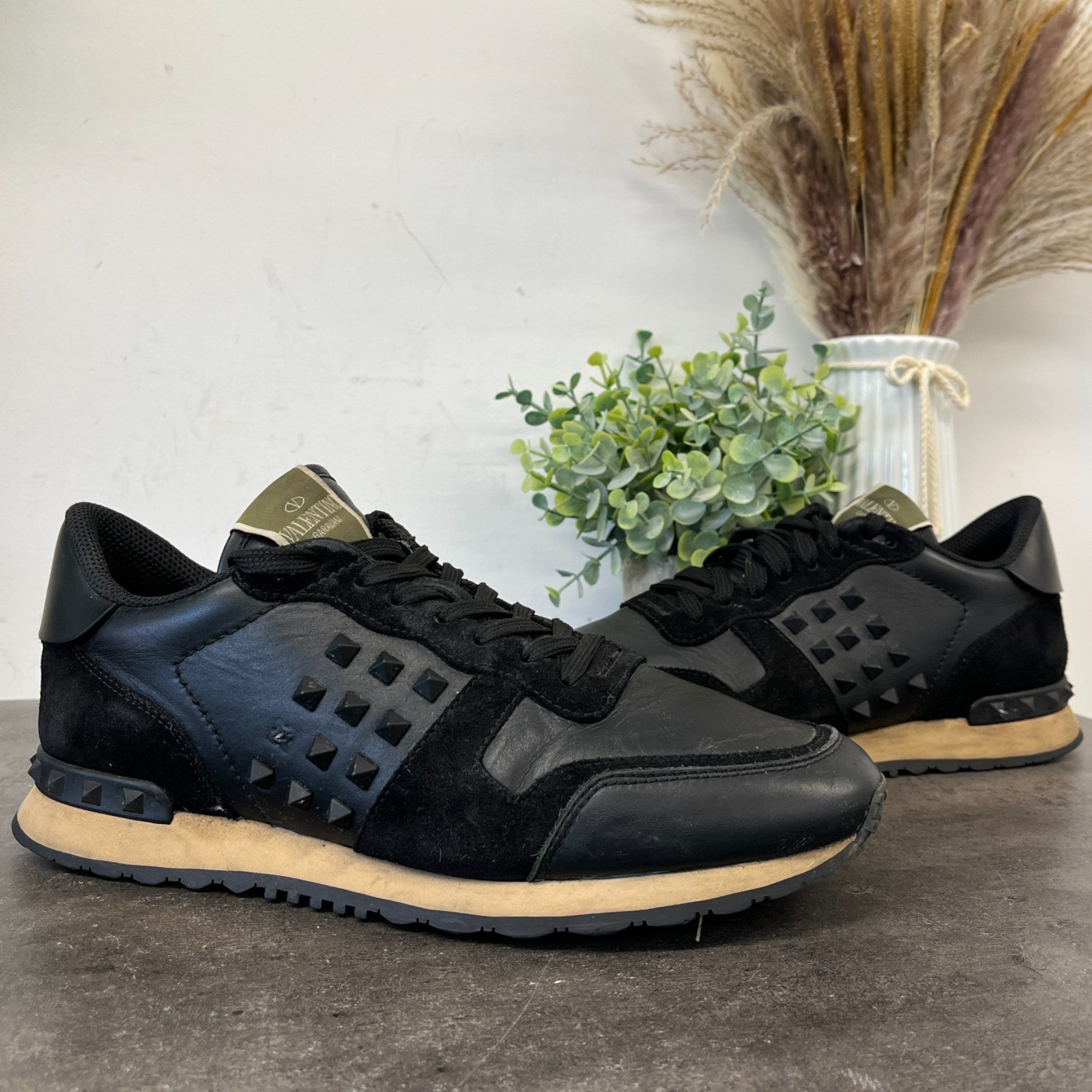 Men's Rockstud Low Trainers Black Size EU 40 / UK 6