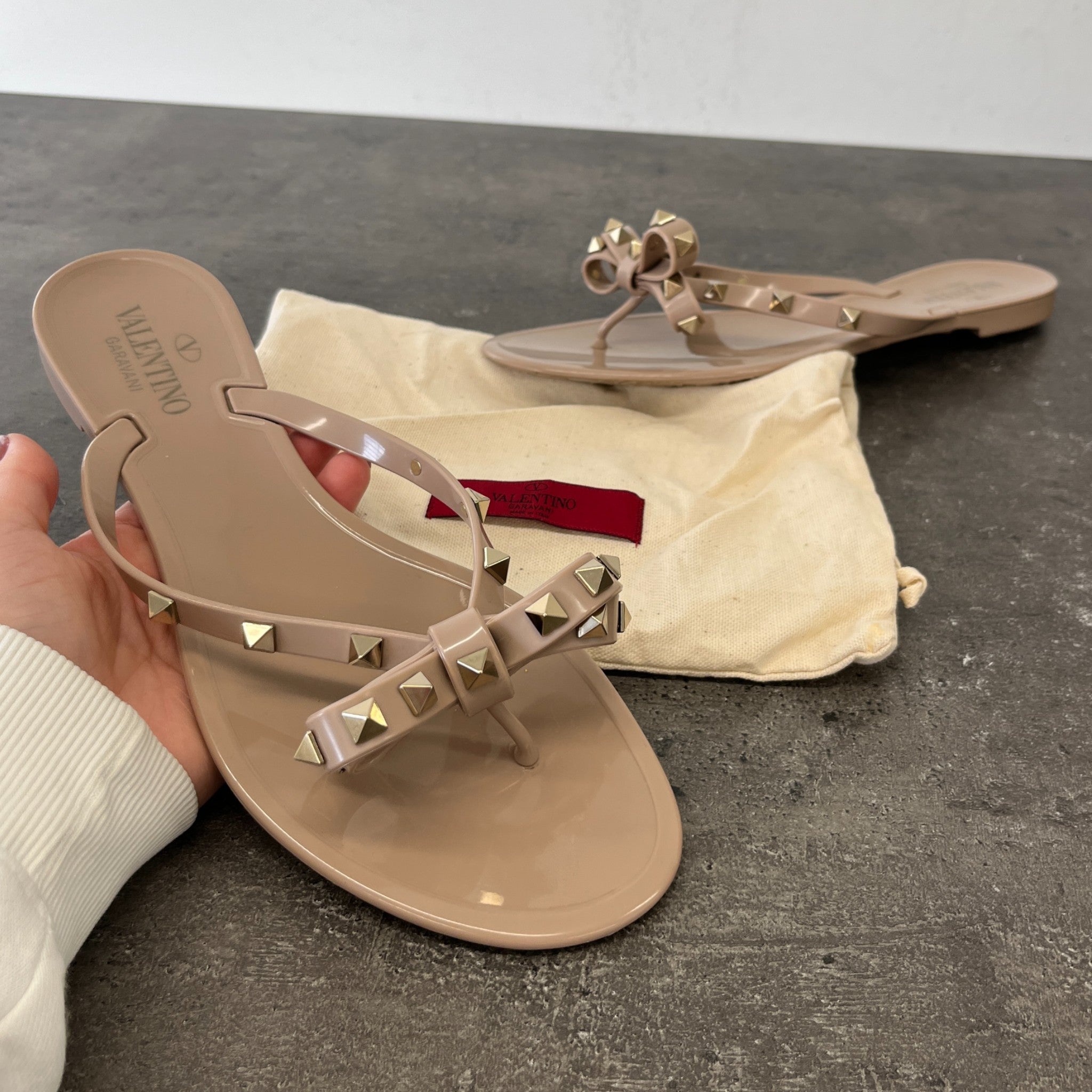 Women's Rockstud Thong Sandals Nude Size EU 41 / UK 8