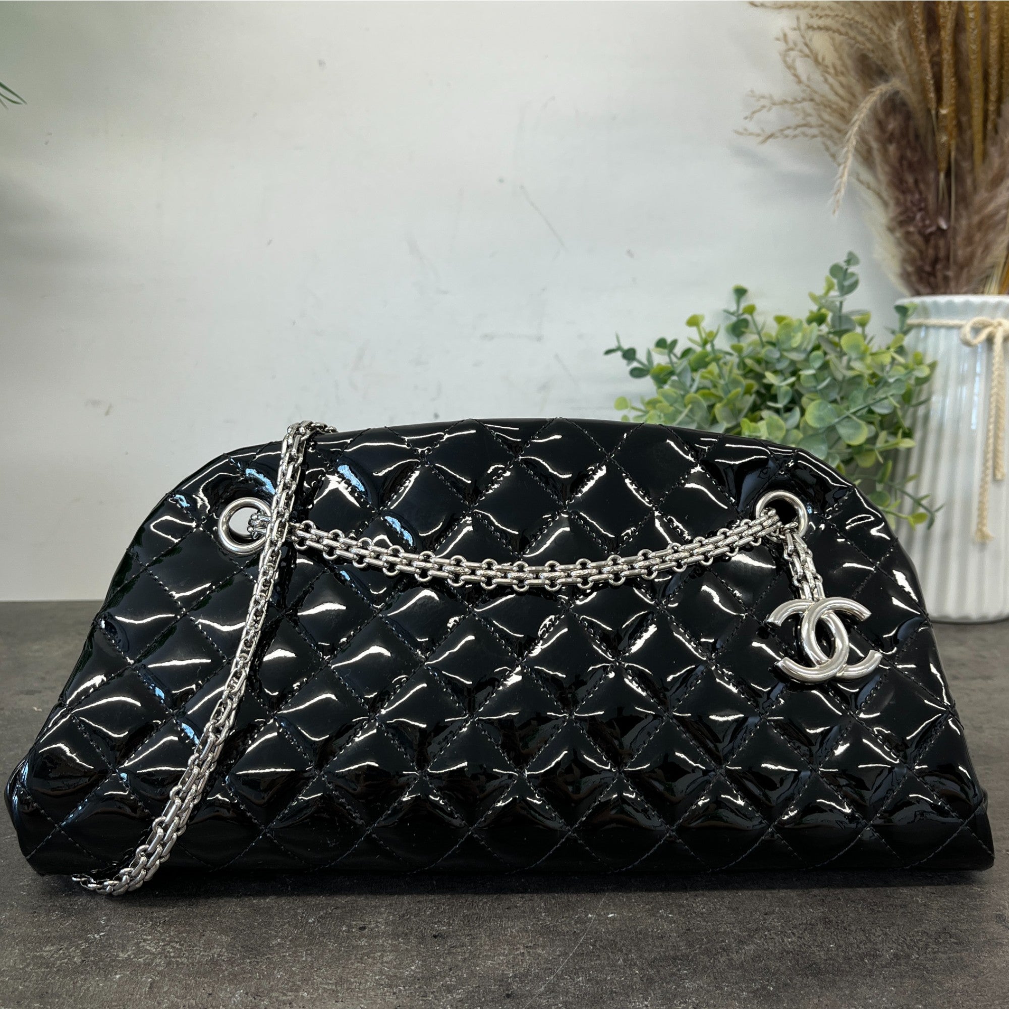 Women's Medium Patent Just Mademoiselle Bag Black