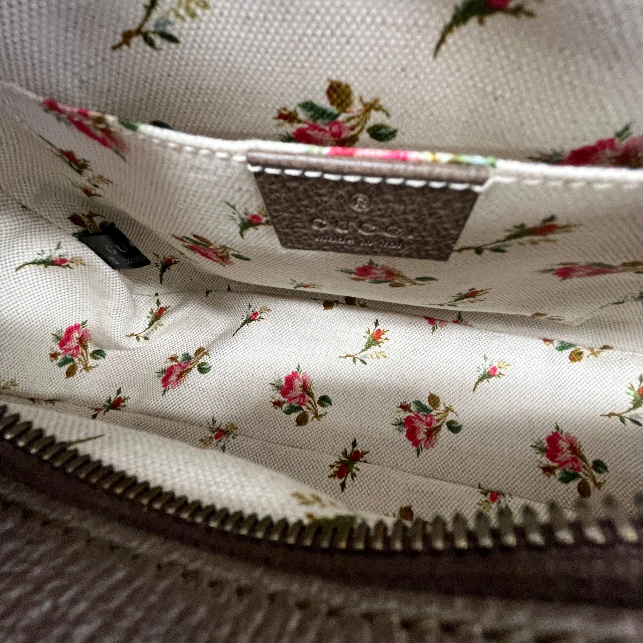 Women's Neo Vintage Gg Supreme Messenger Bag Beige