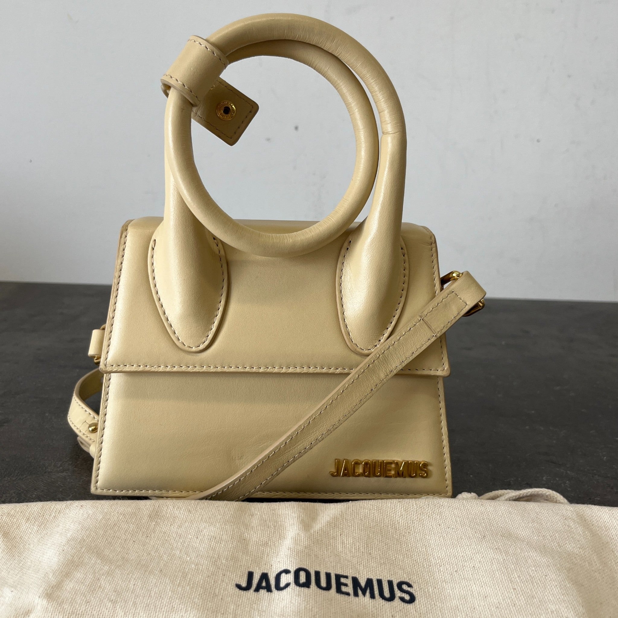 Women's Le Chiquito Noeud Medium Handbag Cream