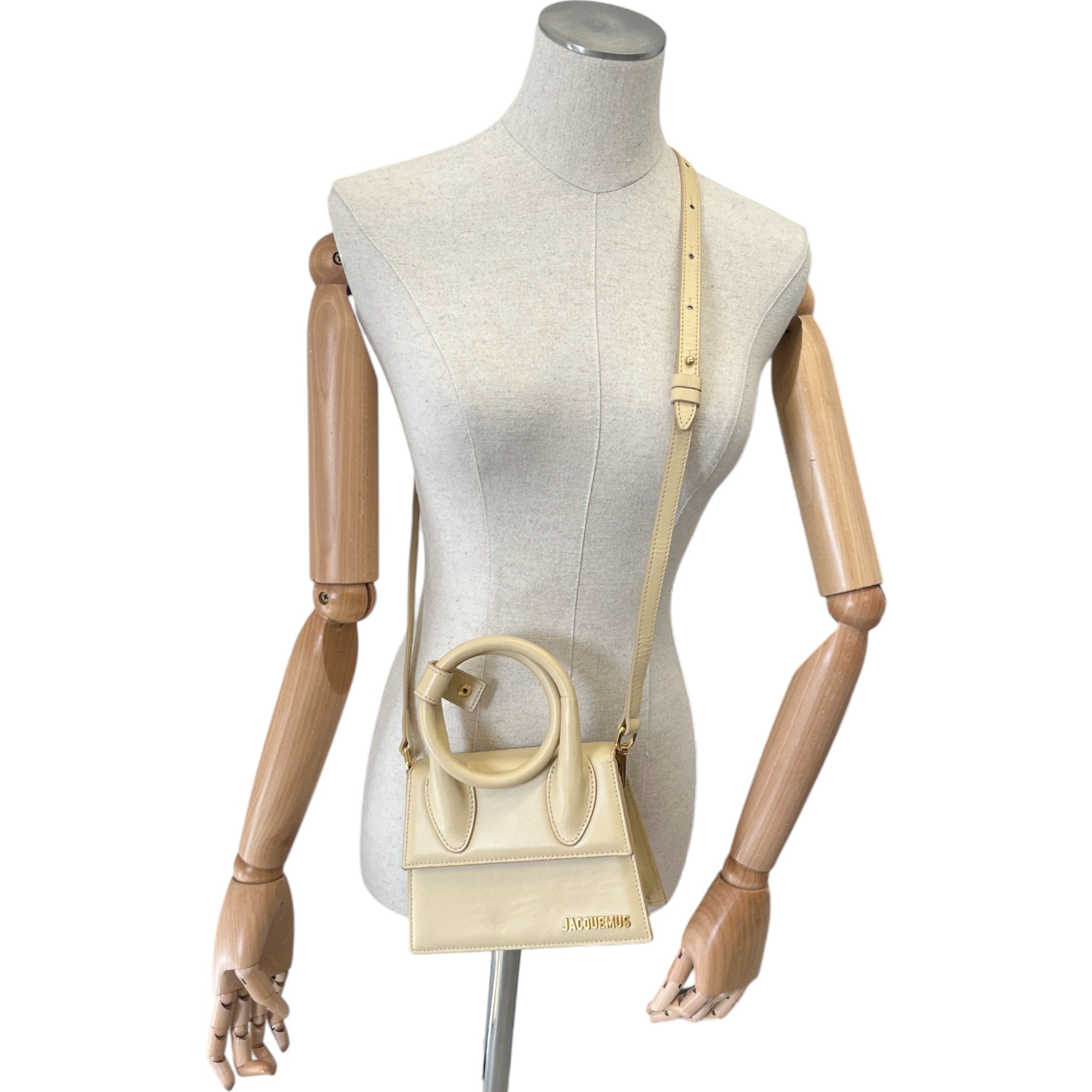 Women's Le Chiquito Noeud Medium Handbag Cream