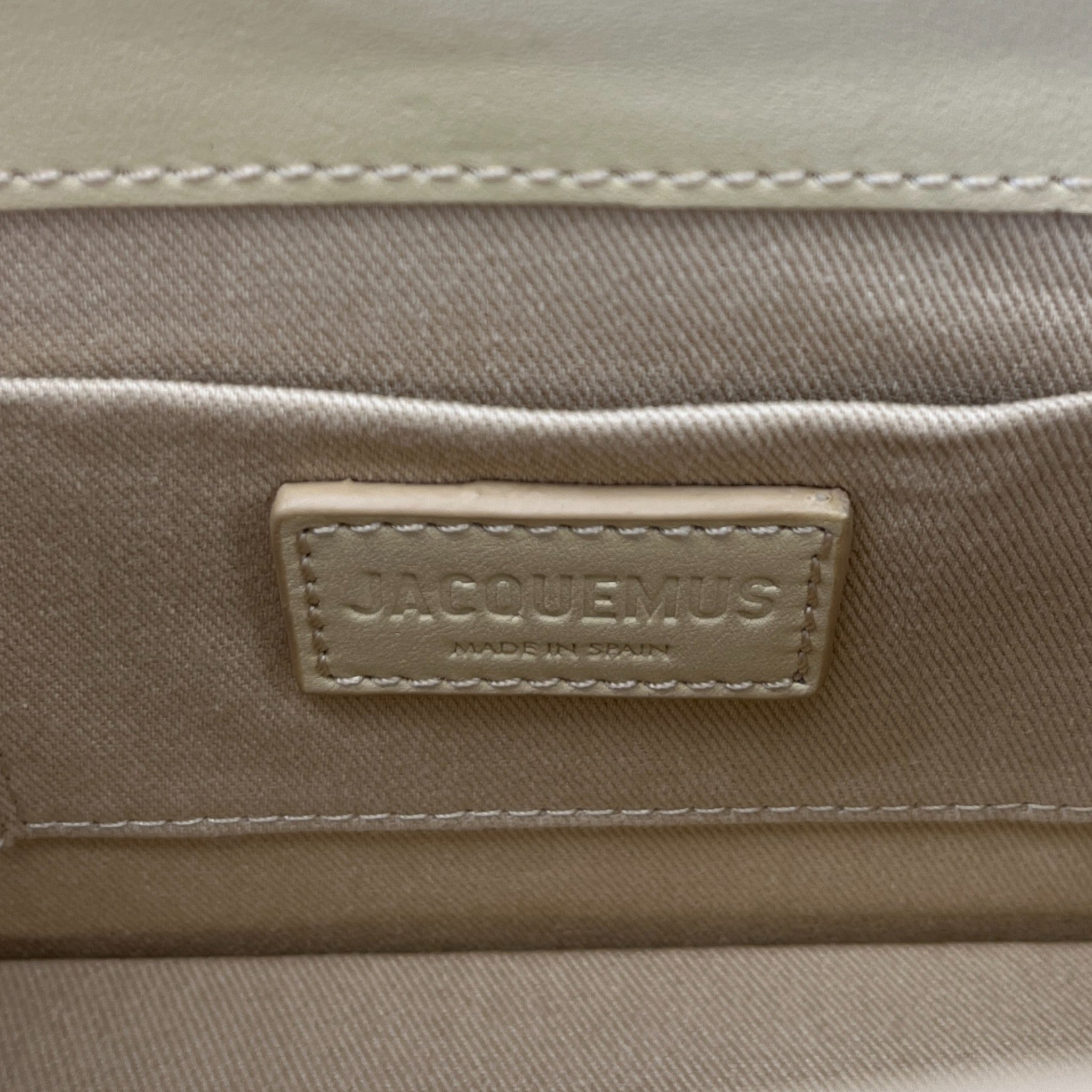 Women's Le Chiquito Noeud Medium Handbag Cream