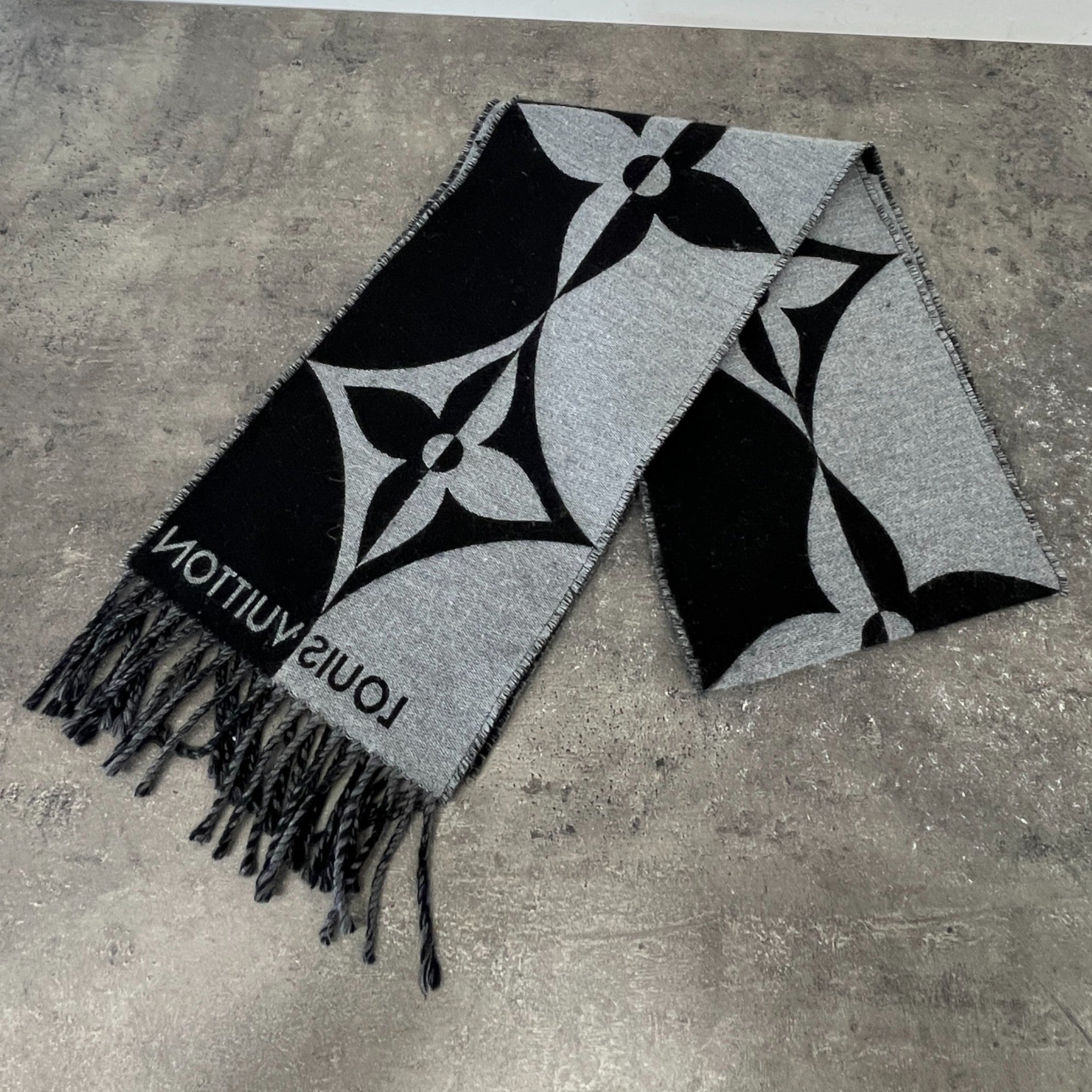 Men's Graphic Dual Scarf Black