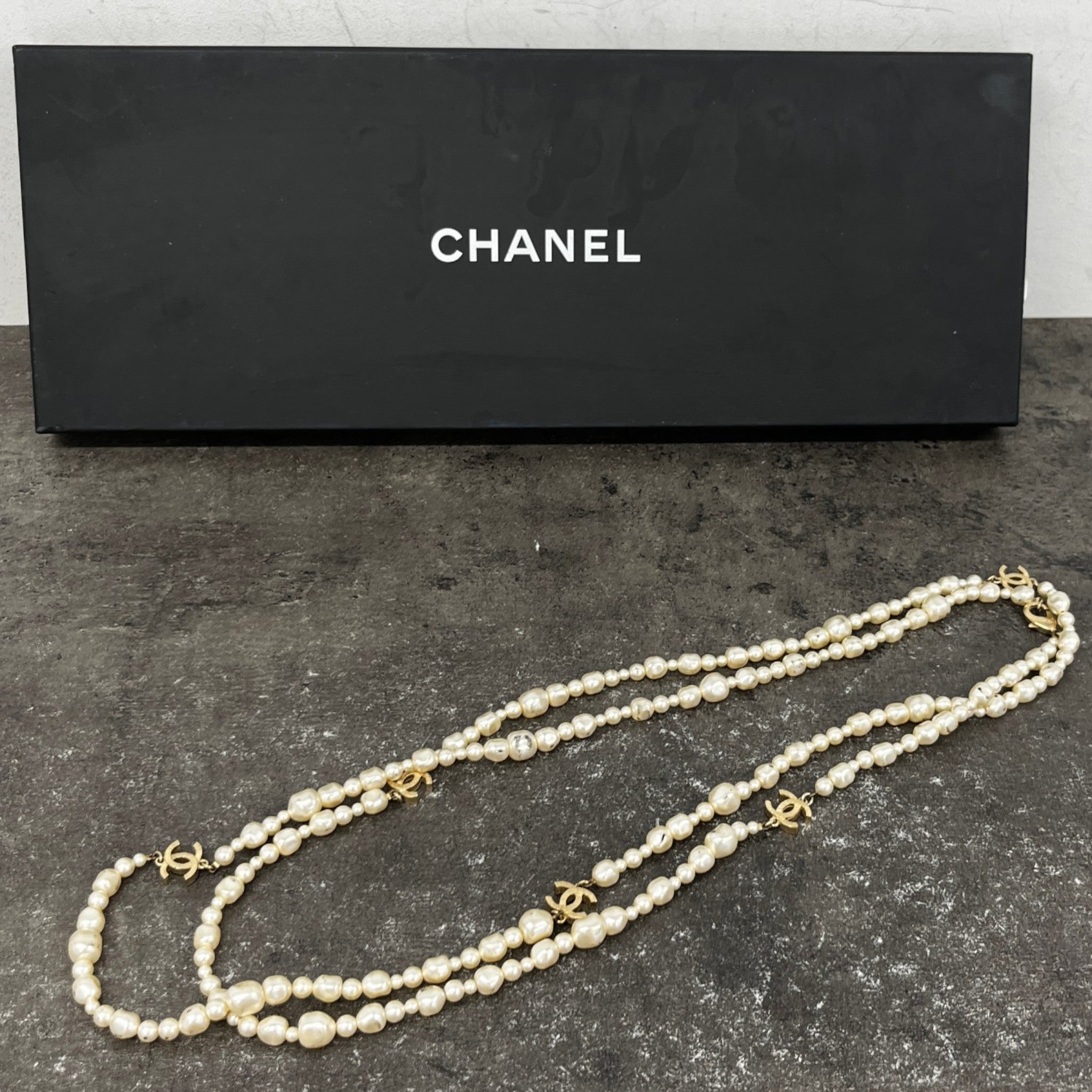 Women's Long Pearl Necklace Cream