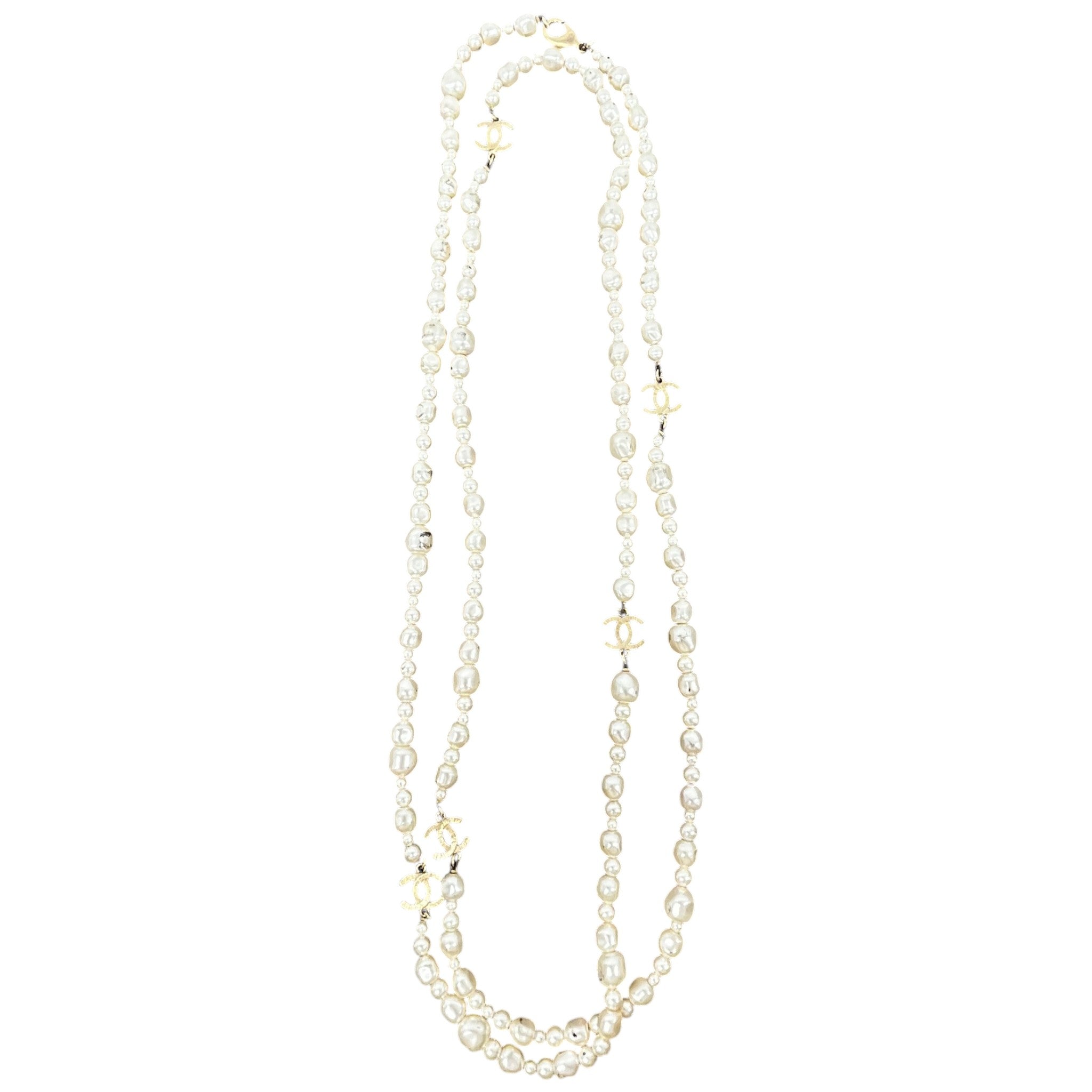 Women's Long Pearl Necklace Cream