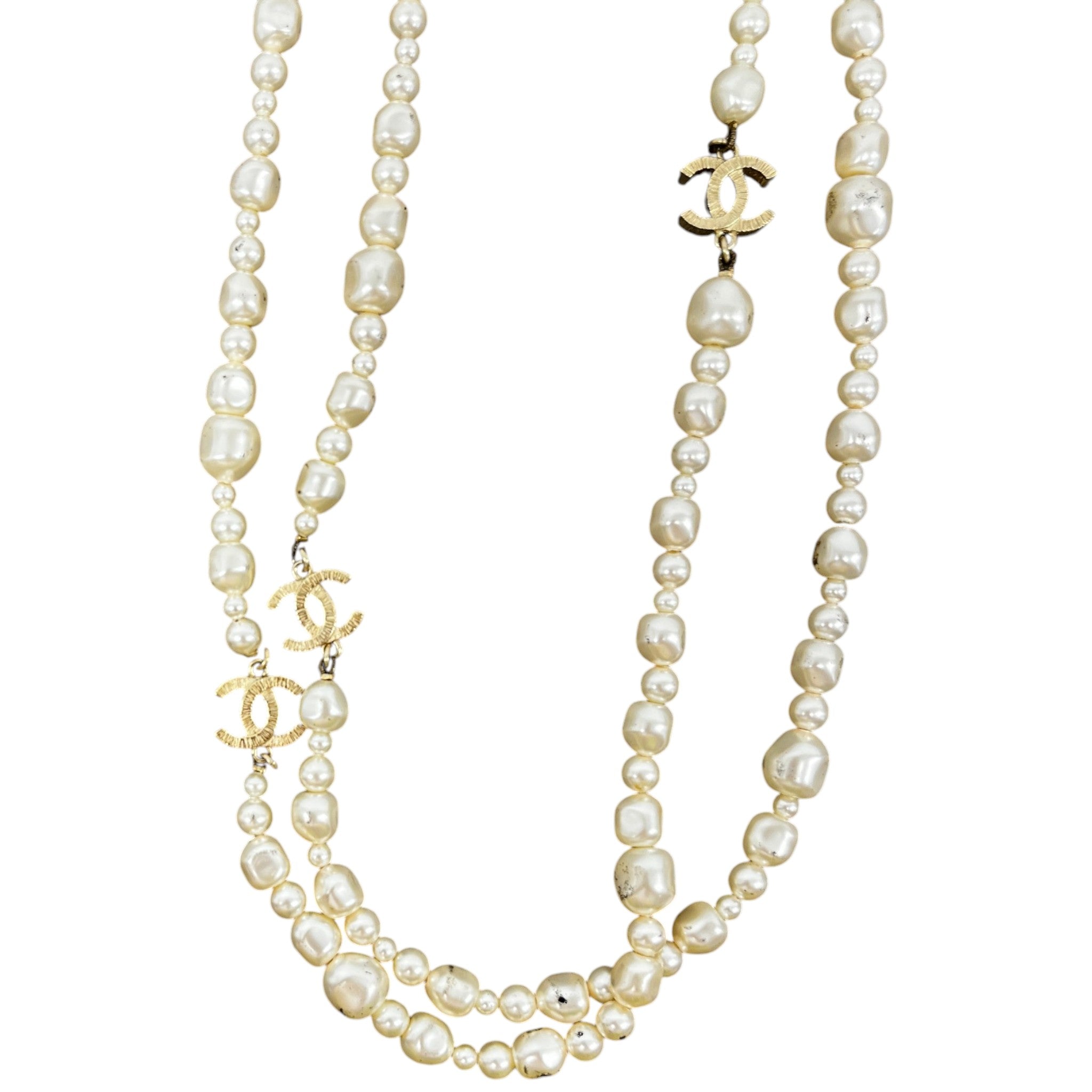 Women's Long Pearl Necklace Cream