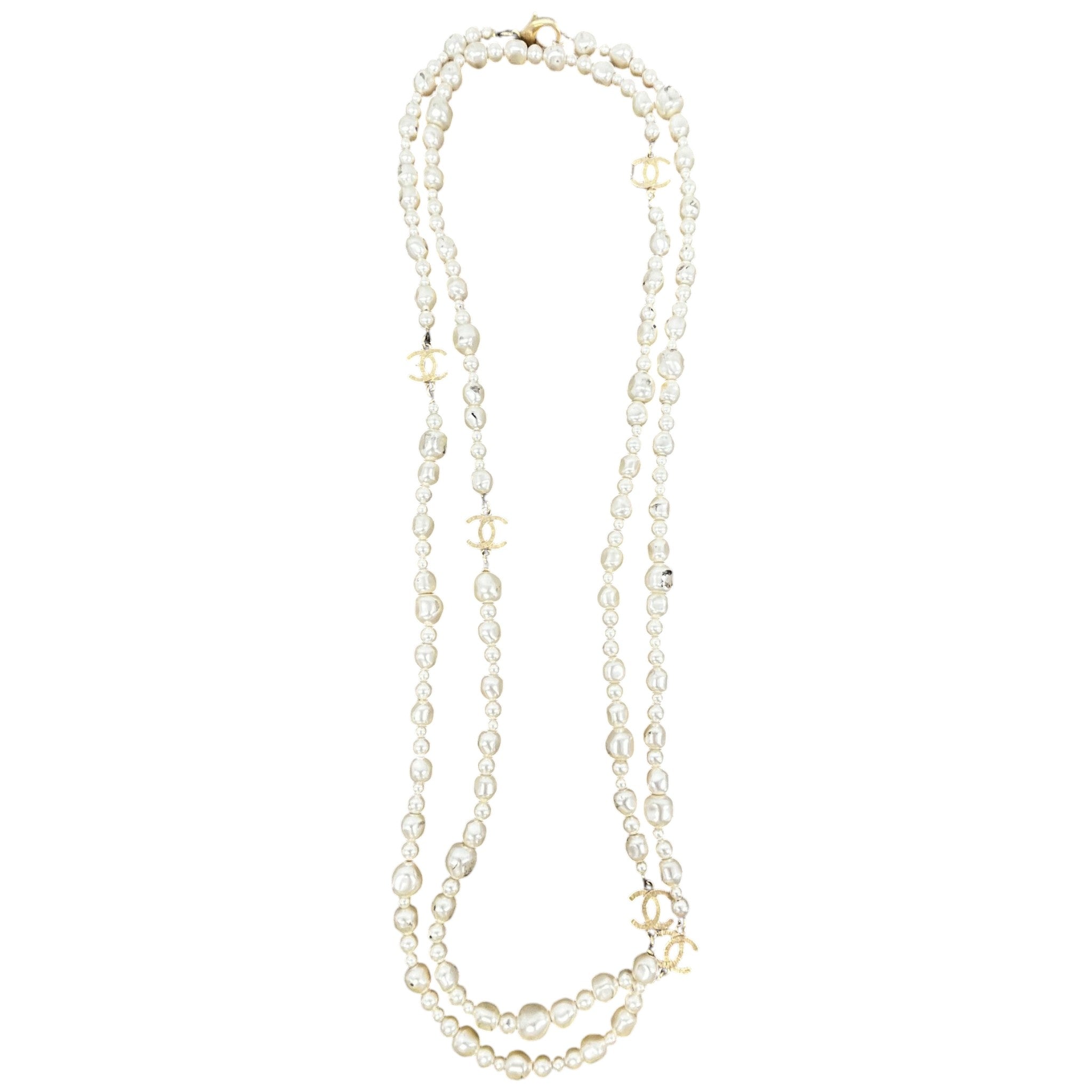 Women's Long Pearl Necklace Cream