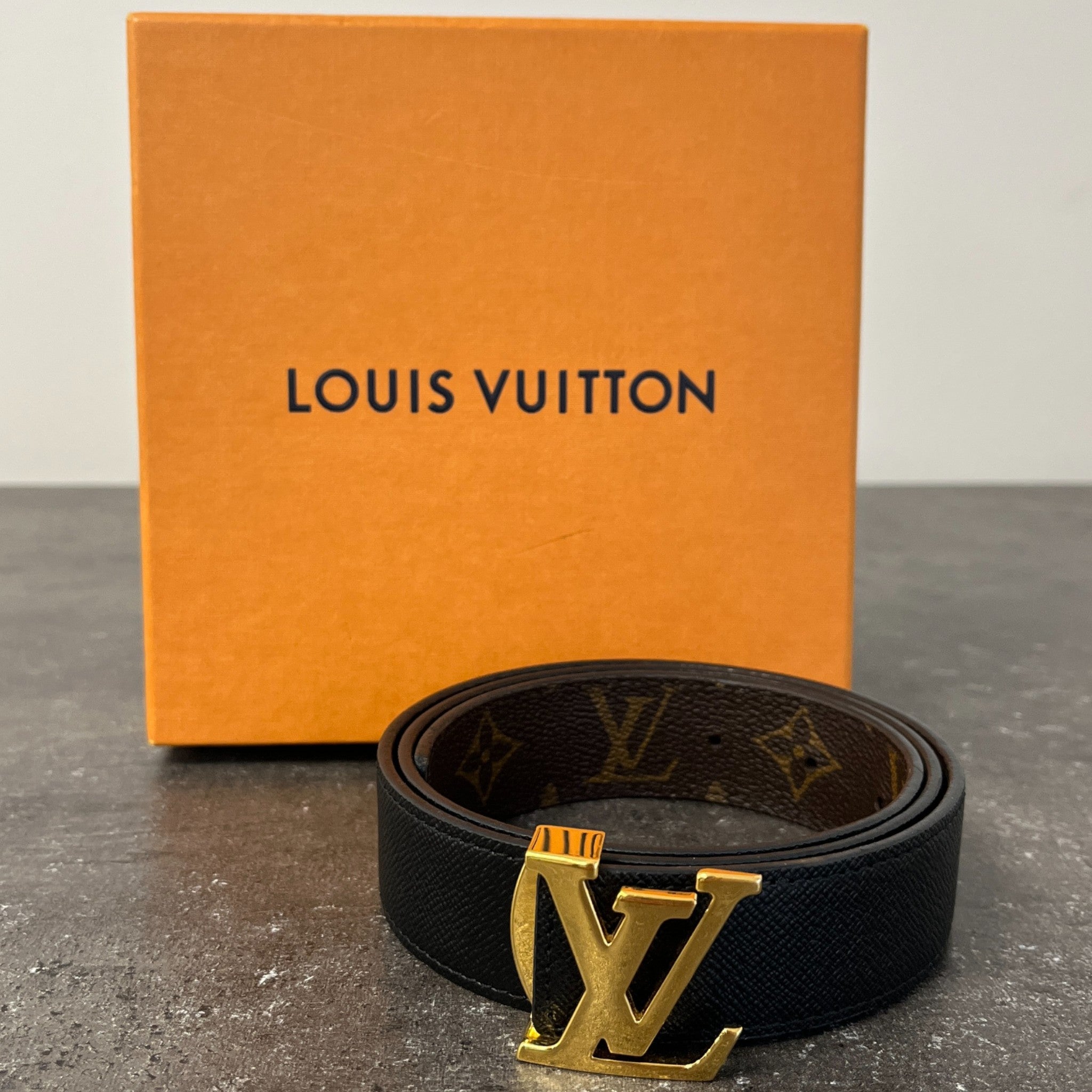 Women's Reversible Lv Initials Belt Black Size Waist 30"