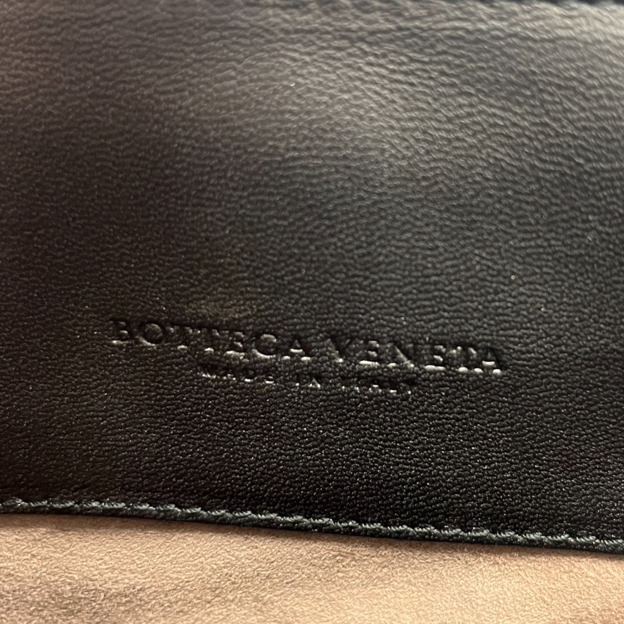 Women's Veneta Roma Small Handbag Black