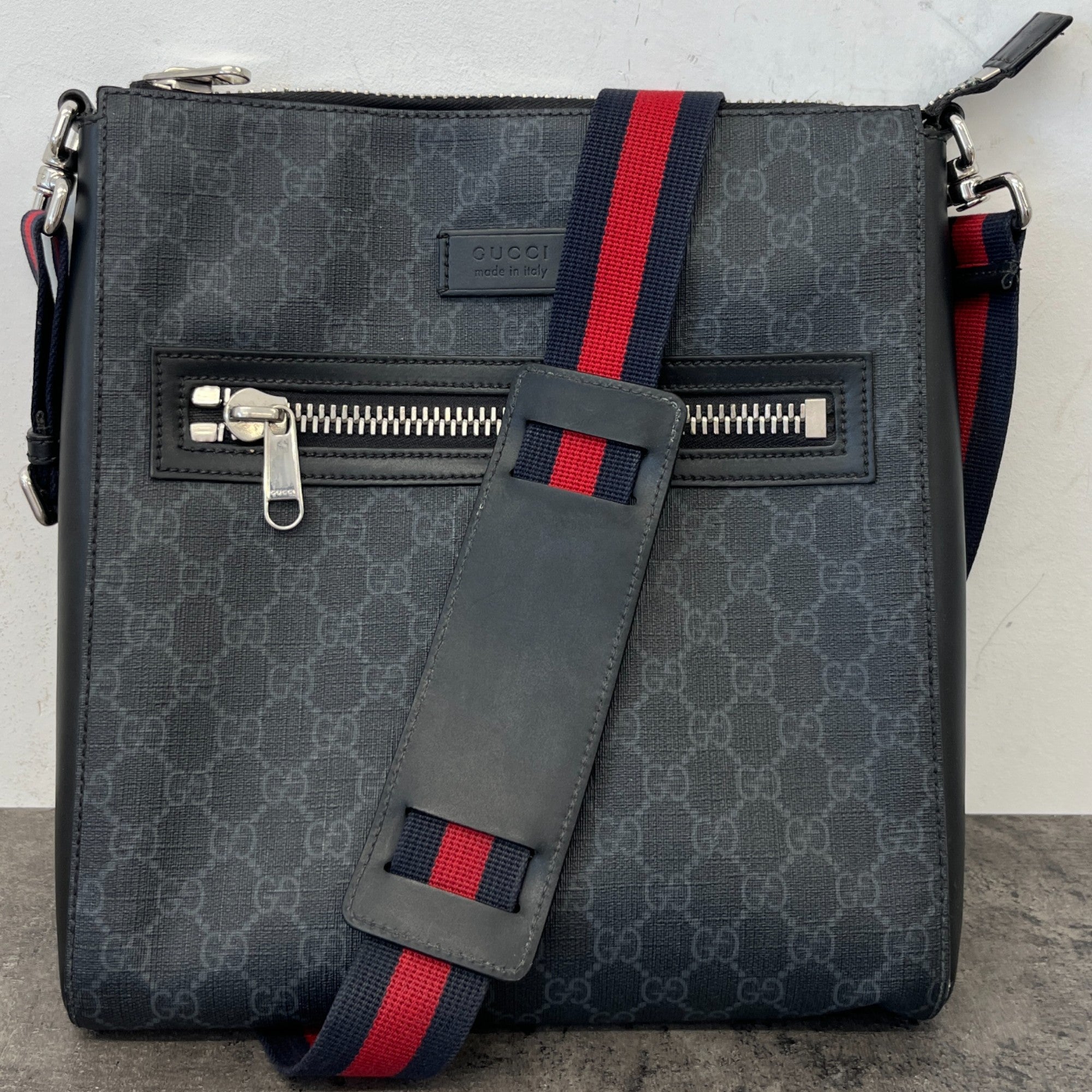 Men's Gg Supreme Messenger Messenger Bag Black