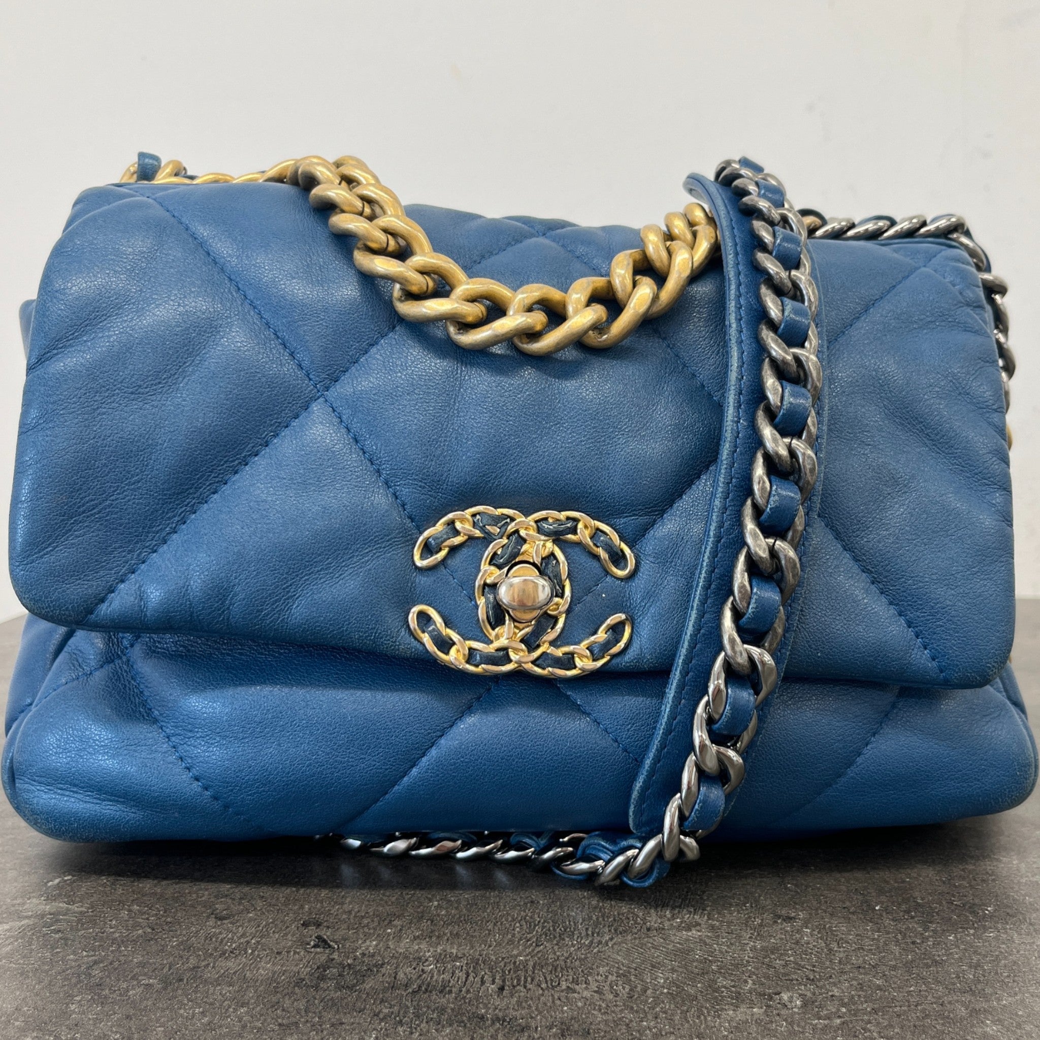 Women's 19 Flap Lambskin Small Bag Blue