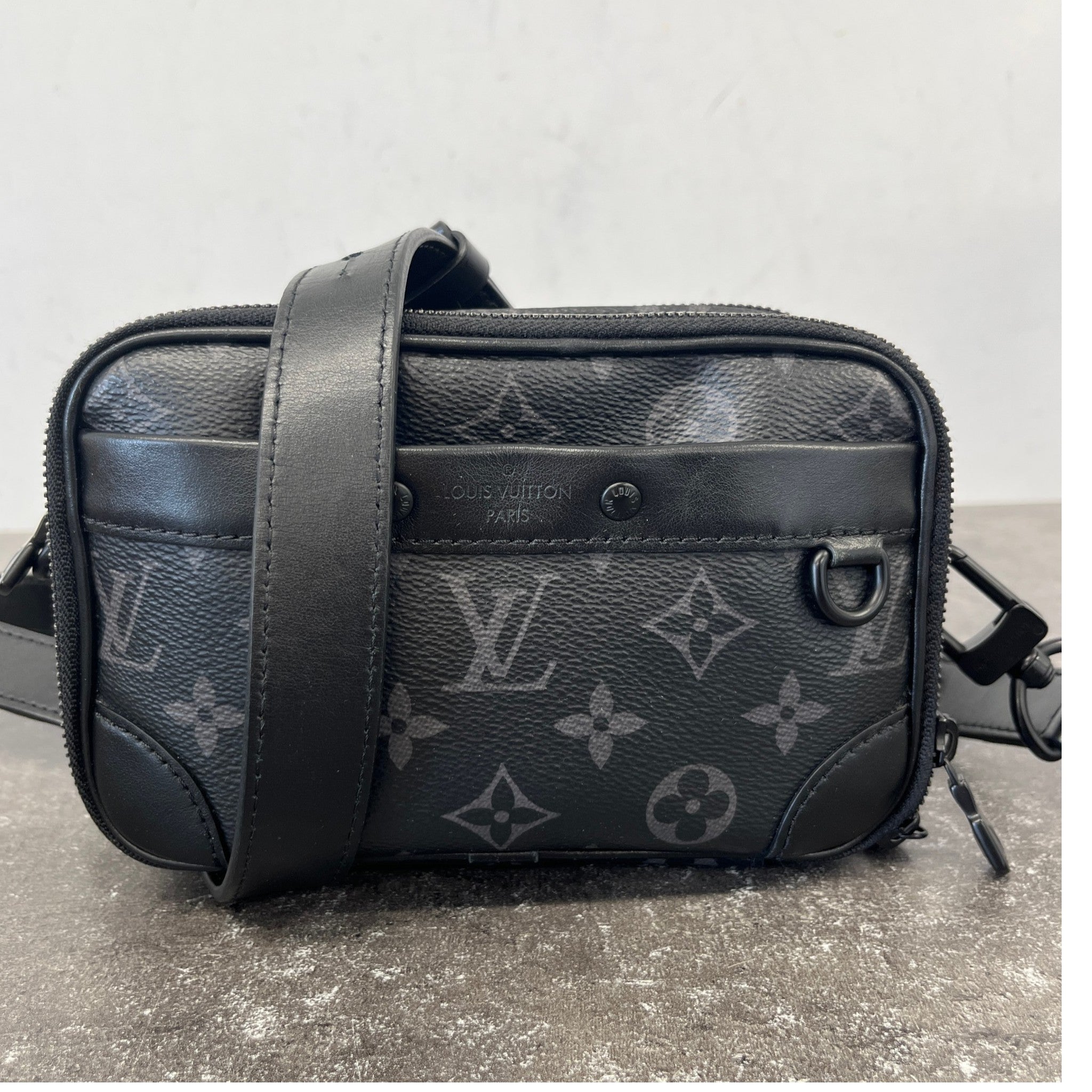 Men's Monogram Eclipse Alpha Messenger Bag Bag Black