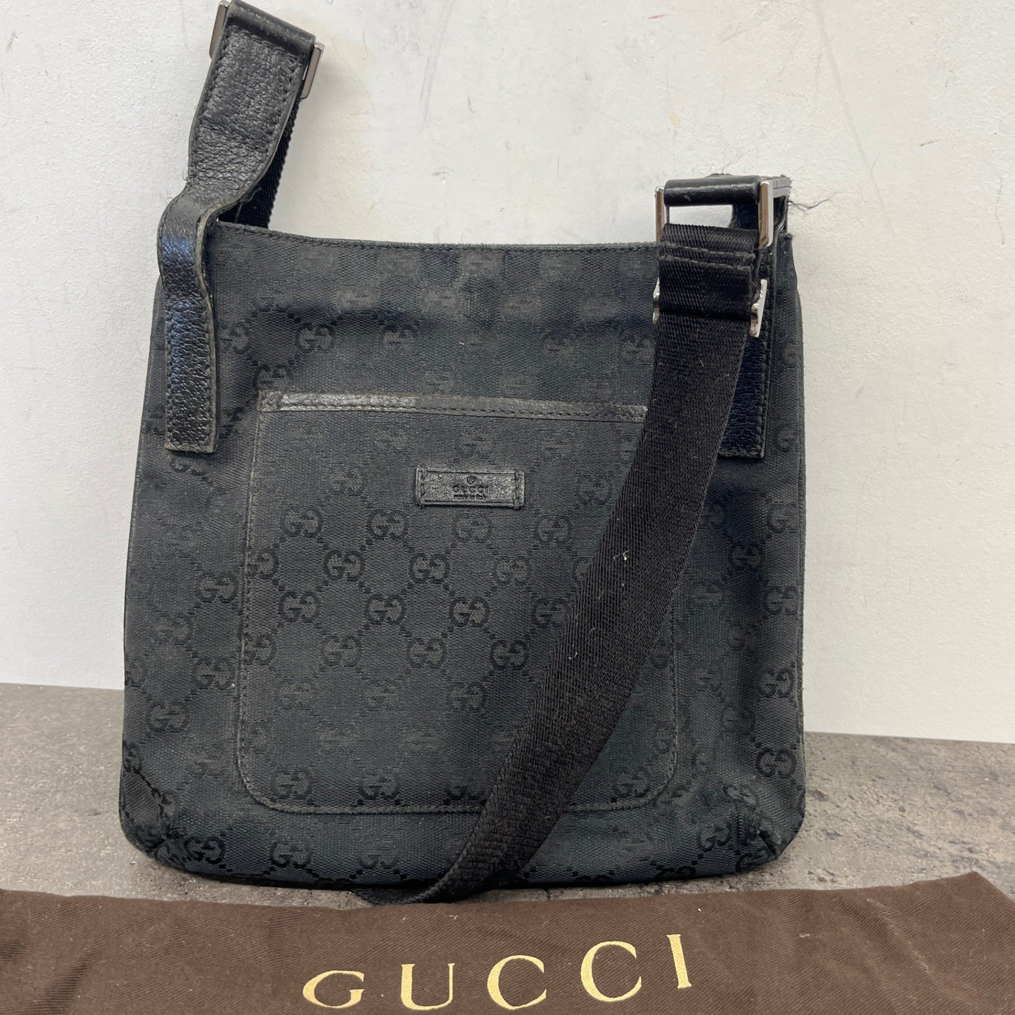 Men's Gg Supreme Crossbody Bag Black