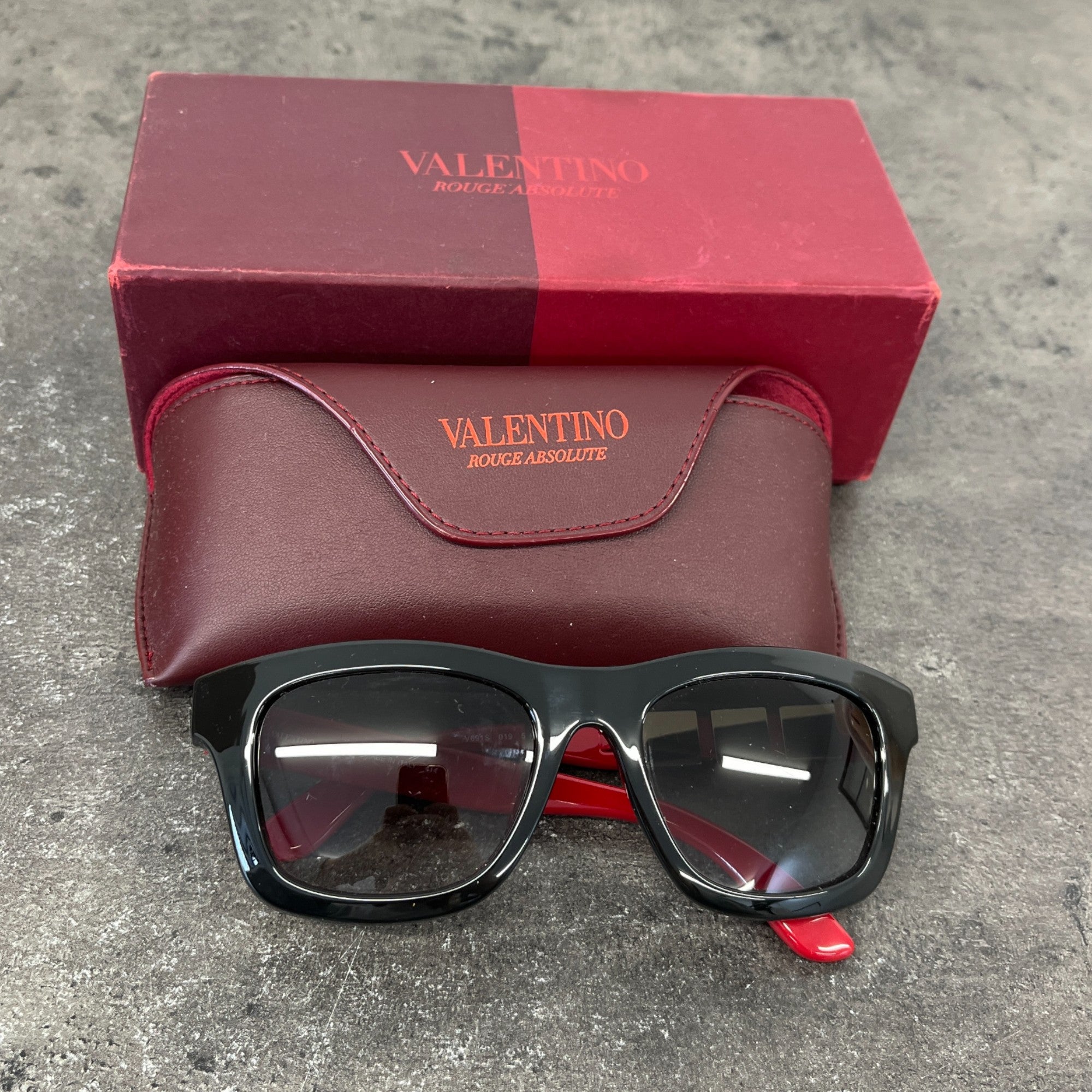 Women's V691S Stud Sunglasses Black