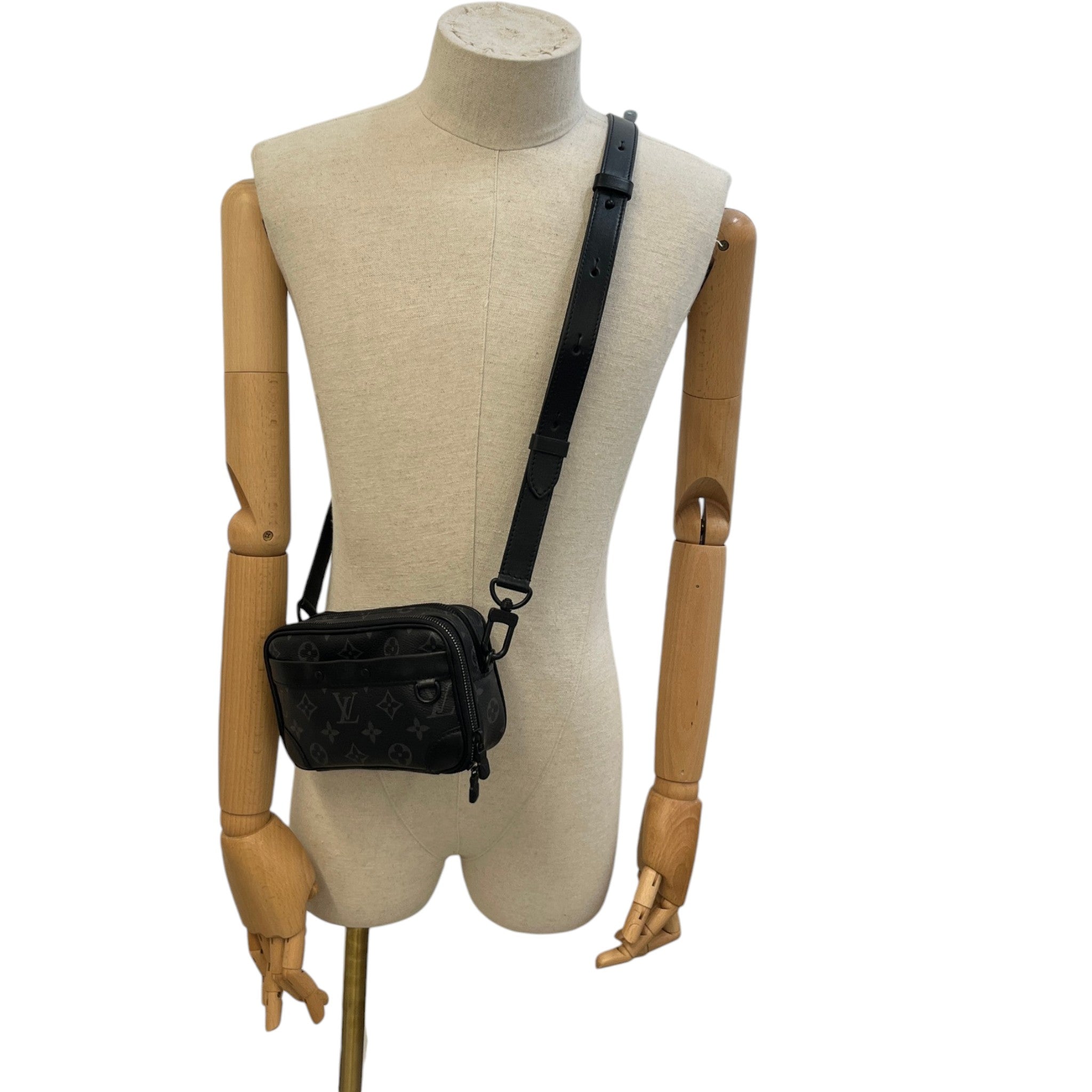 Men's Monogram Eclipse Alpha Messenger Bag Bag Black