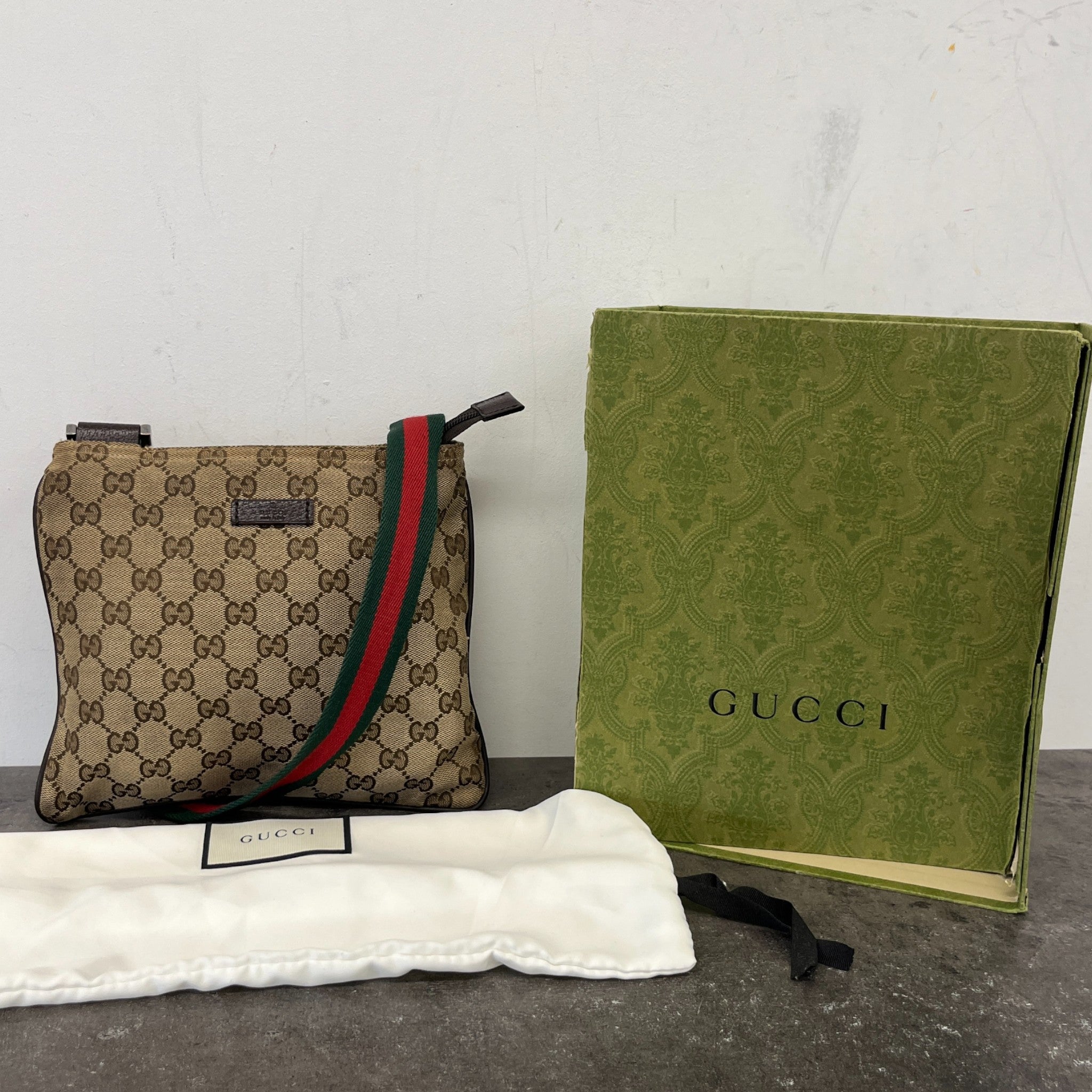 Men's Gg Supreme Web Strap Messenger Bag Beige